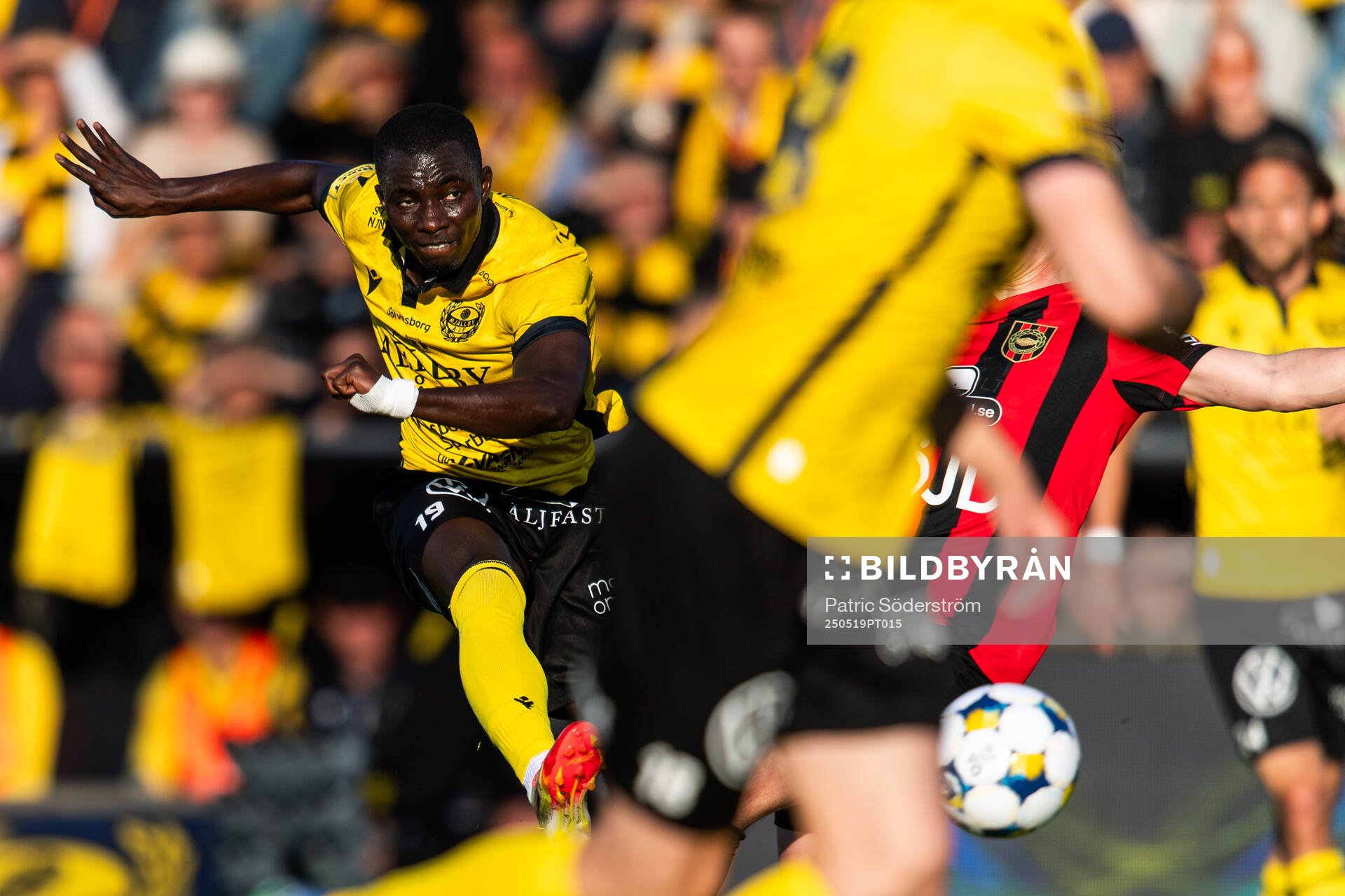 Mjällbys Abdoulie Manneh under fotbollsmatchen i Allsvenskan mellan Mjällby och Brommapojkarna den 19 maj 2025 i Hällevik. 