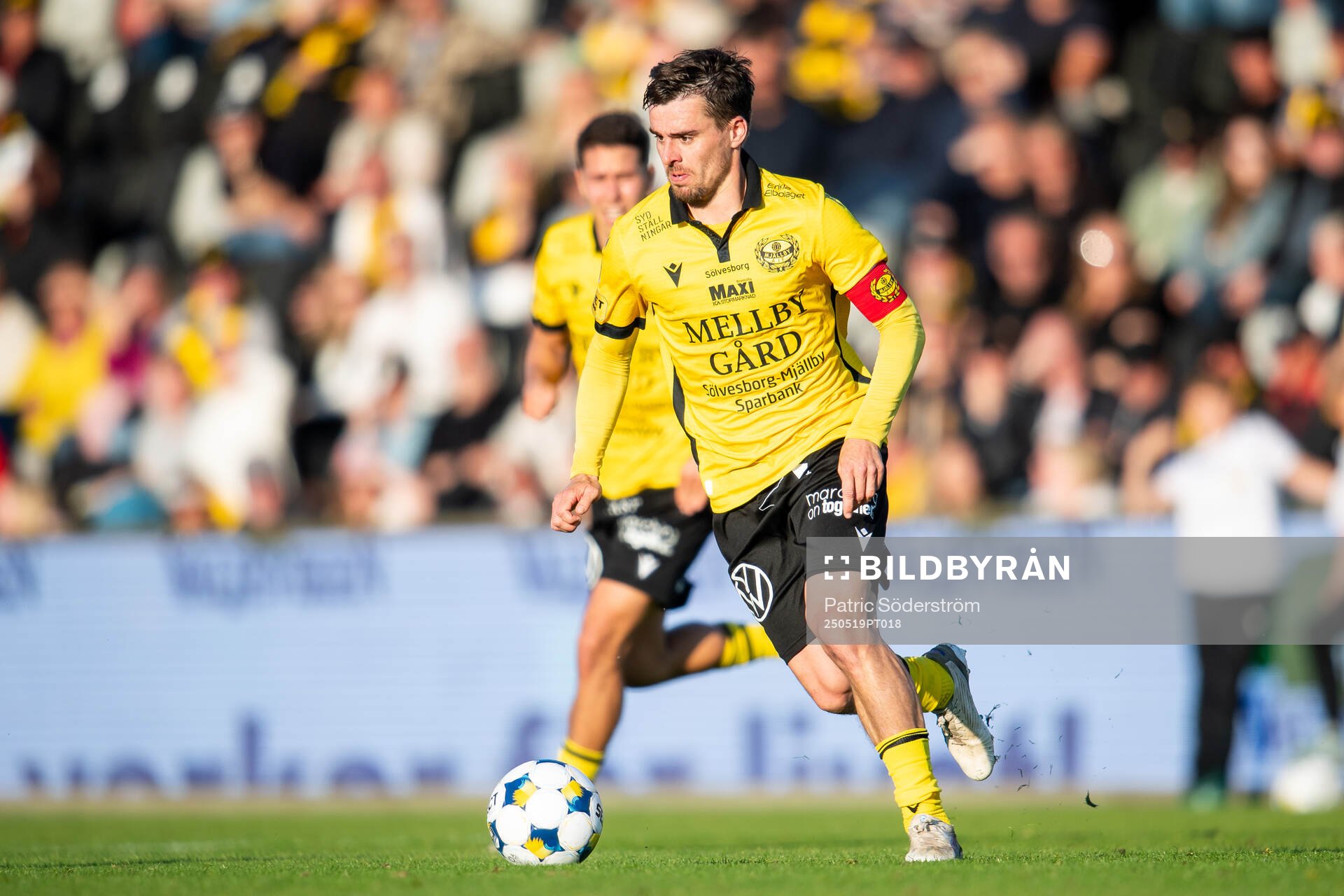 Mjällbys Jesper Gustavsson under fotbollsmatchen i Allsvenskan mellan Mjällby och Brommapojkarna den 19 maj 2025 i Hällevik. 