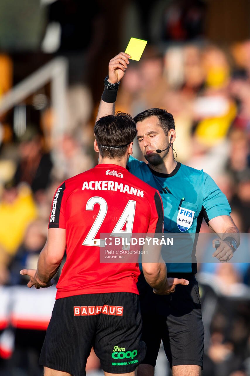 Brommapojkarnas Kevin Ackermann får gult kort av Granit Maqedonci under fotbollsmatchen i Allsvenskan mellan Mjällby och Brommapojkarna den 19 maj 2025 i Hällevik.