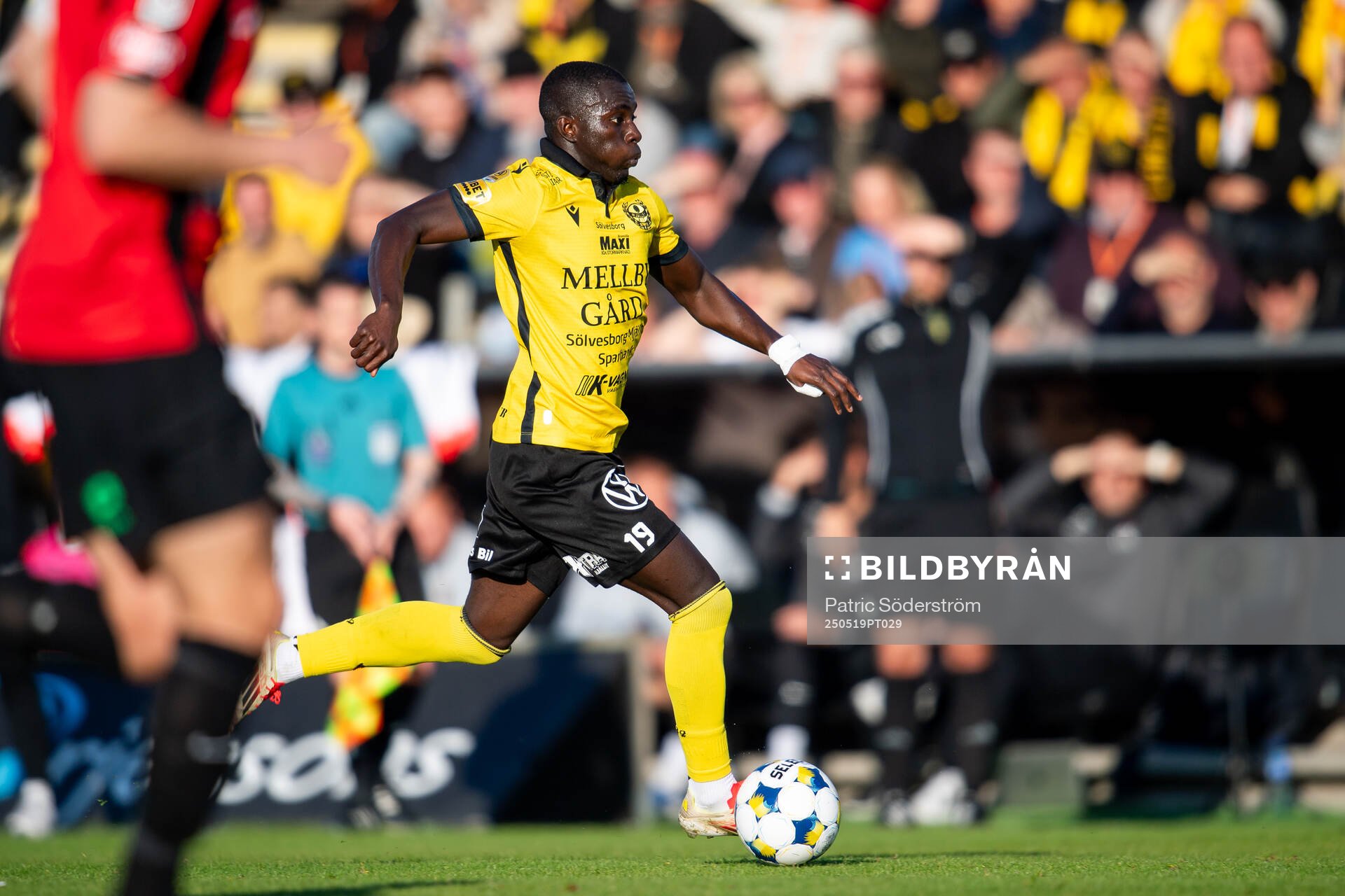 Mjällbys Abdoulie Manneh under fotbollsmatchen i Allsvenskan mellan Mjällby och Brommapojkarna den 19 maj 2025 i Hällevik. 