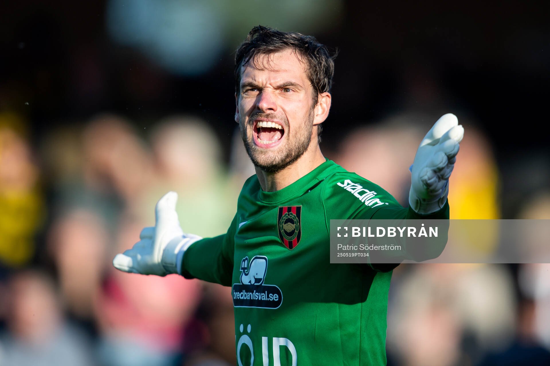 Brommapojkarnas målvakt Davor Blazevic under fotbollsmatchen i Allsvenskan mellan Mjällby och Brommapojkarna den 19 maj 2025 i Hällevik.