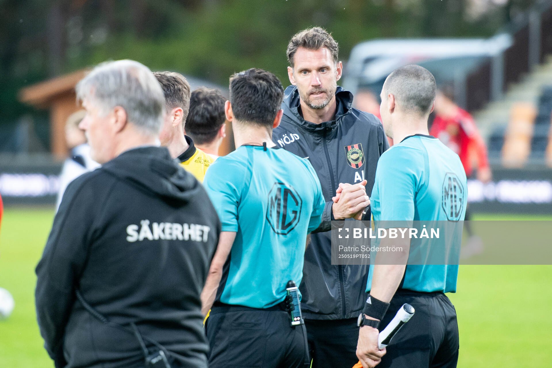 Brommapojkarnas målvaktstränare Andreas Isaksson deppar