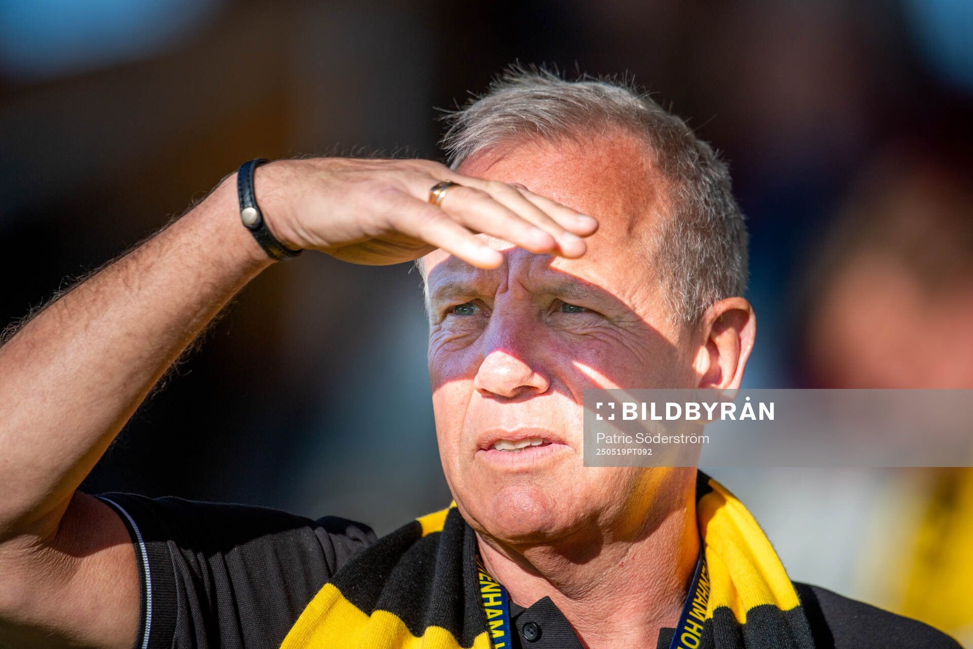 Mjällbys sportchef Hasse Larsson under fotbollsmatchen i Allsvenskan mellan Mjällby och Brommapojkarna den 19 maj 2025 i Hällevik.