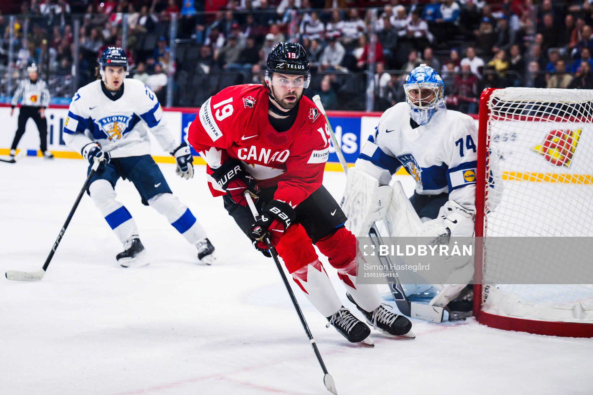 Adam Fantilli of Canada