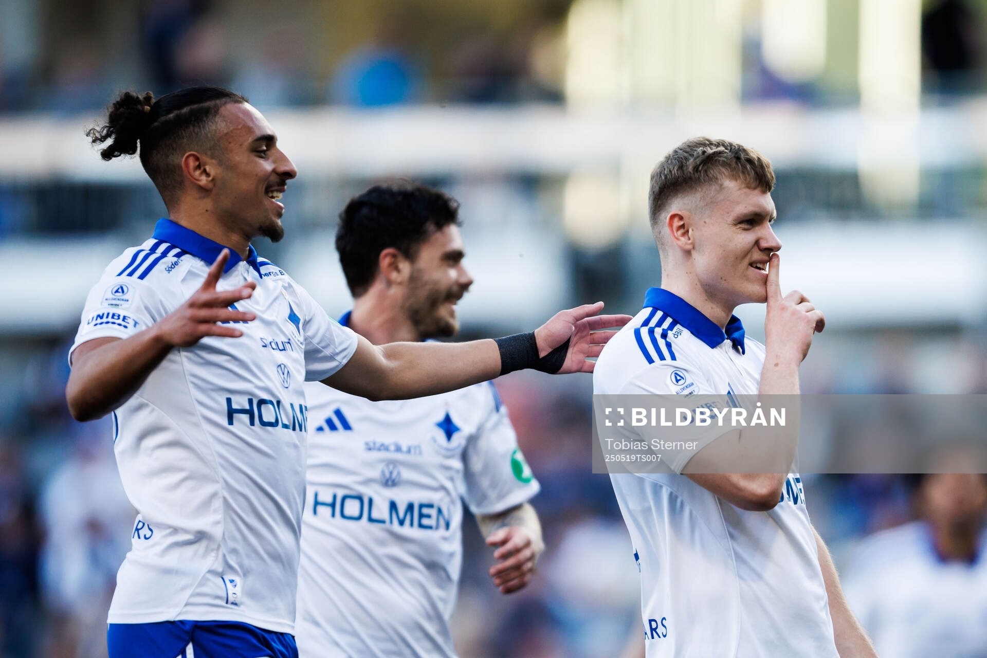 IFK Norrköpings Sebastian Vinther Jørgensen och Moutaz Neffati jublar efter 0-1 under fotbollsmatchen i Allsvenskan mellan Sirius och IFK Norrköping den 19 maj 2025 i Uppsala.