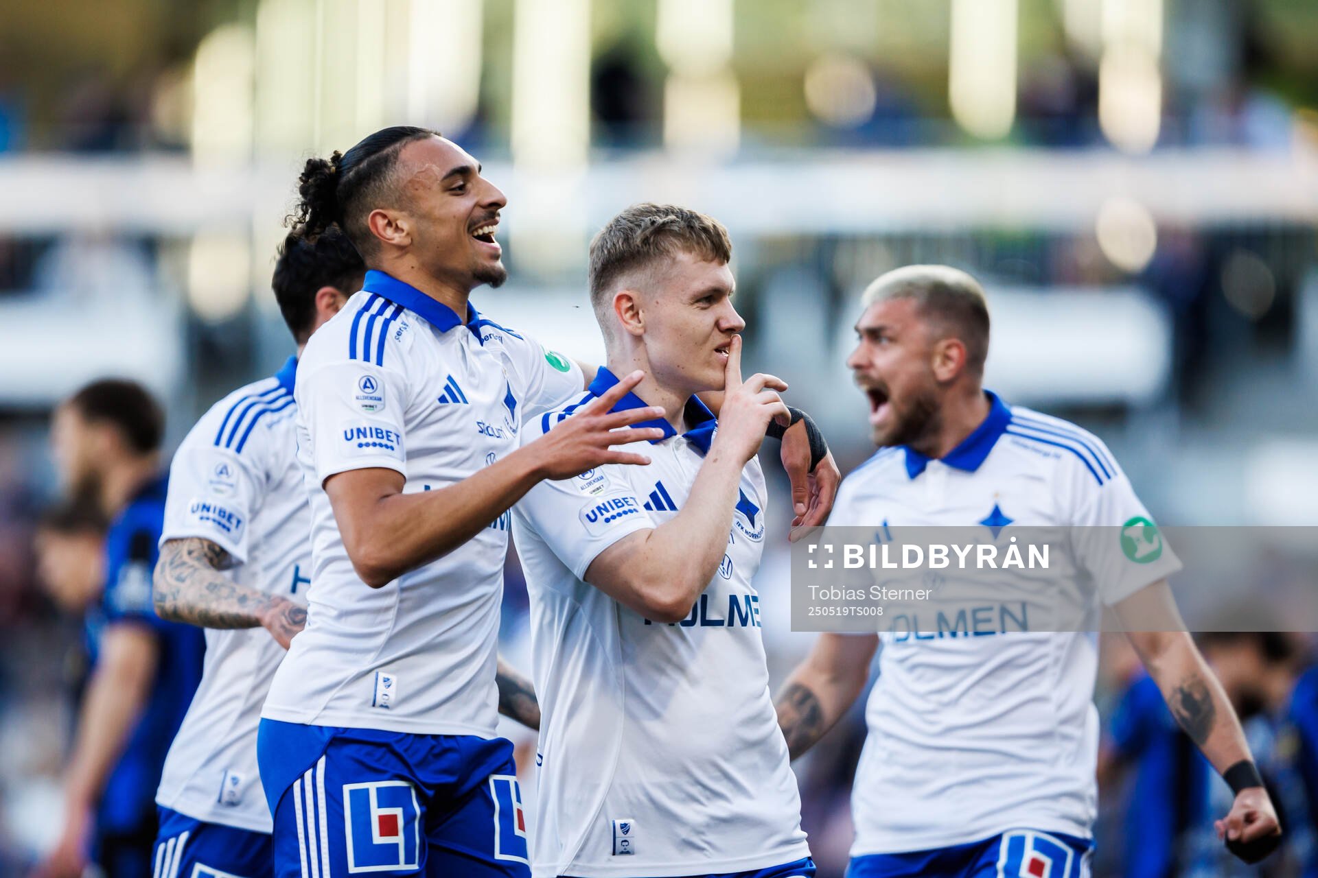 IFK Norrköpings Sebastian Vinther Jørgensen och Moutaz Neffati jublar efter 0-1 under fotbollsmatchen i Allsvenskan mellan Sirius och IFK Norrköping den 19 maj 2025 i Uppsala.