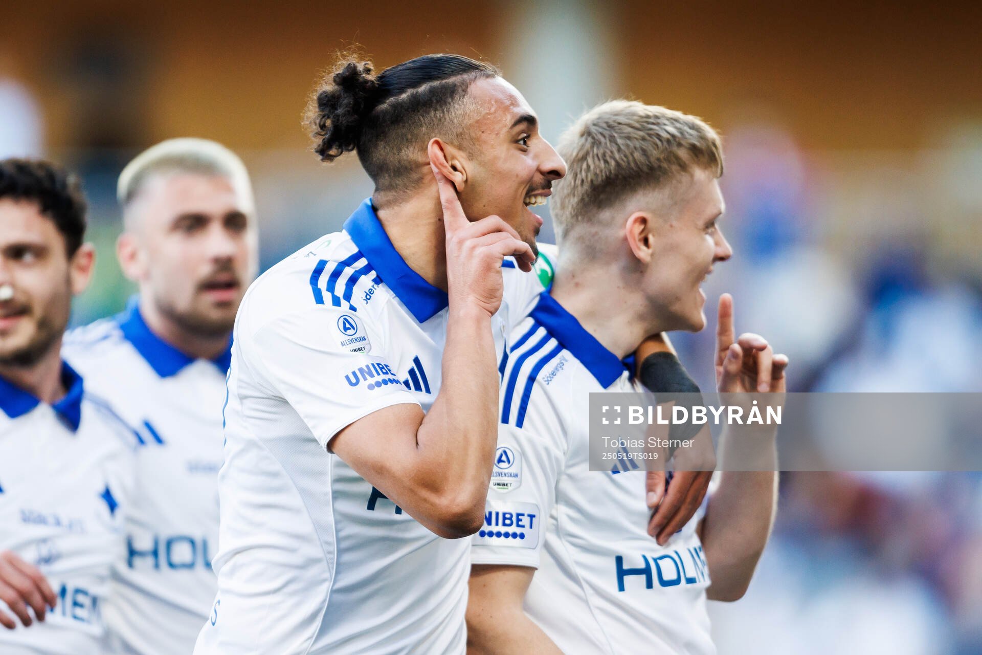 IFK Norrköpings Moutaz Neffati jublar med Sebastian Vinther Jørgensen efter 0-1 under fotbollsmatchen i Allsvenskan mellan Sirius och IFK Norrköping den 19 maj 2025 i Uppsala.