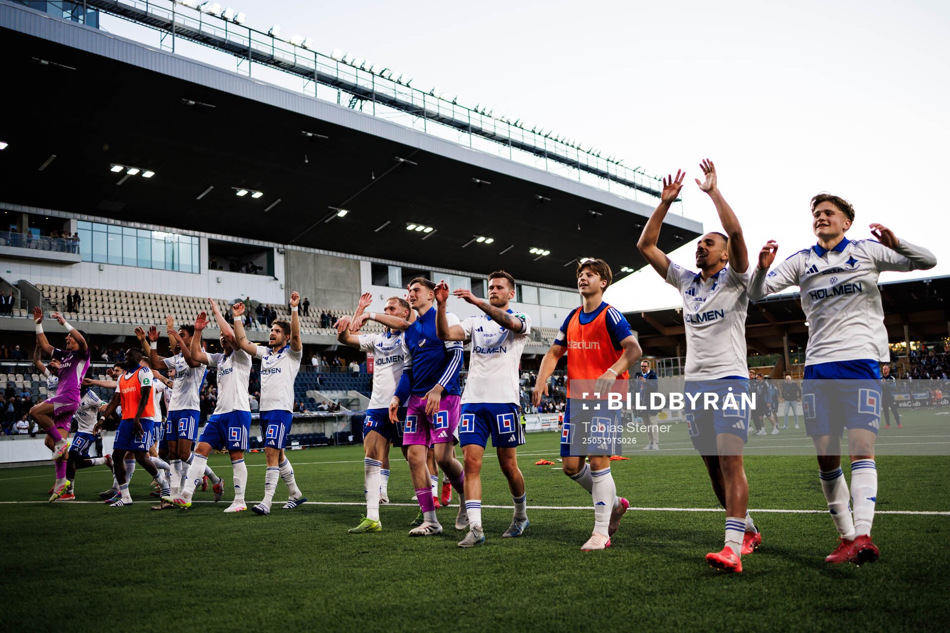 IFK Norrköpings spelare jublar efter fotbollsmatchen i Allsvenskan mellan Sirius och IFK Norrköping den 19 maj 2025 i Uppsala. 