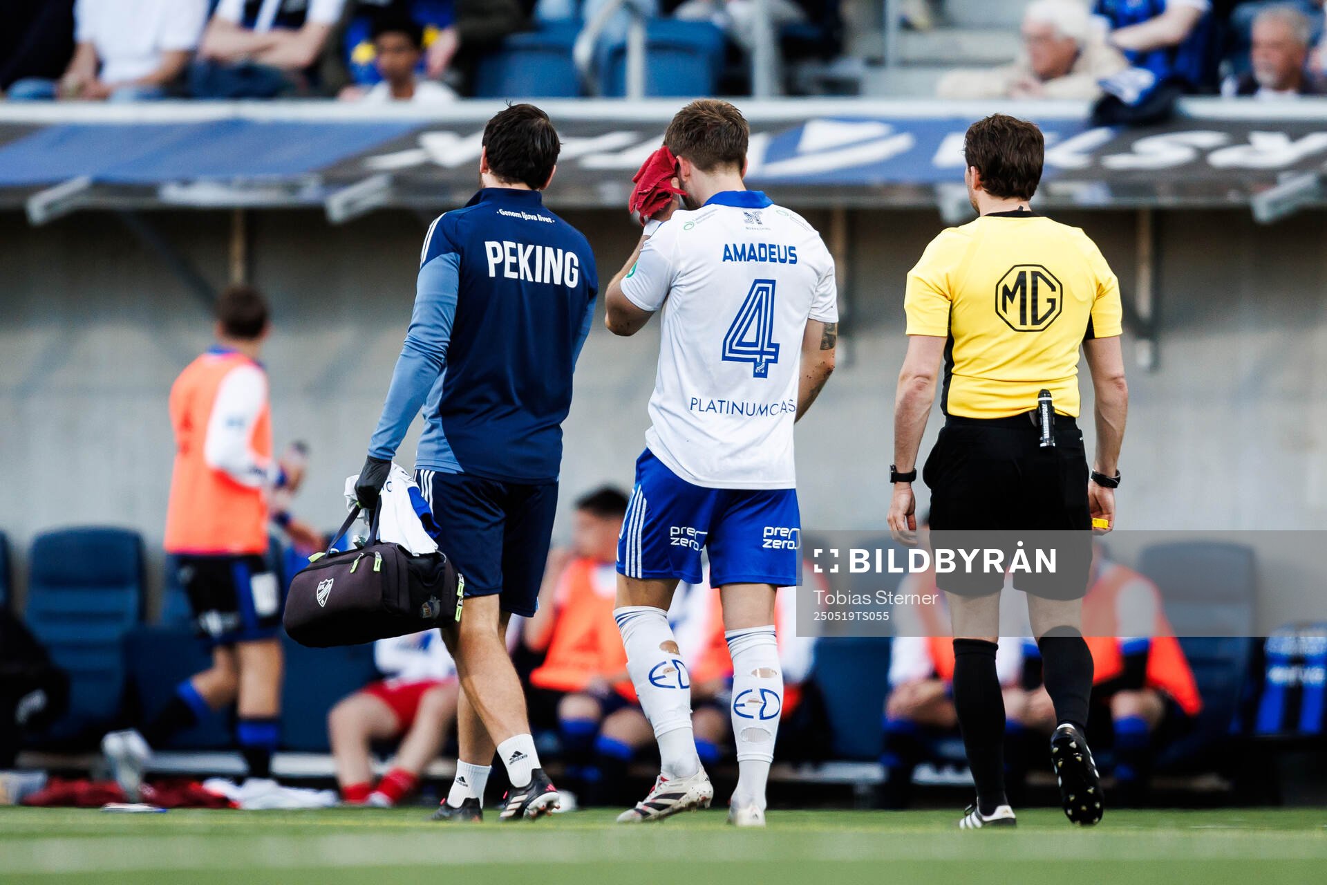 IFK Norrköpings Amadeus Sögaard med skada under fotbollsmatchen i Allsvenskan mellan Sirius och IFK Norrköping den 19 maj 2025 i Uppsala.