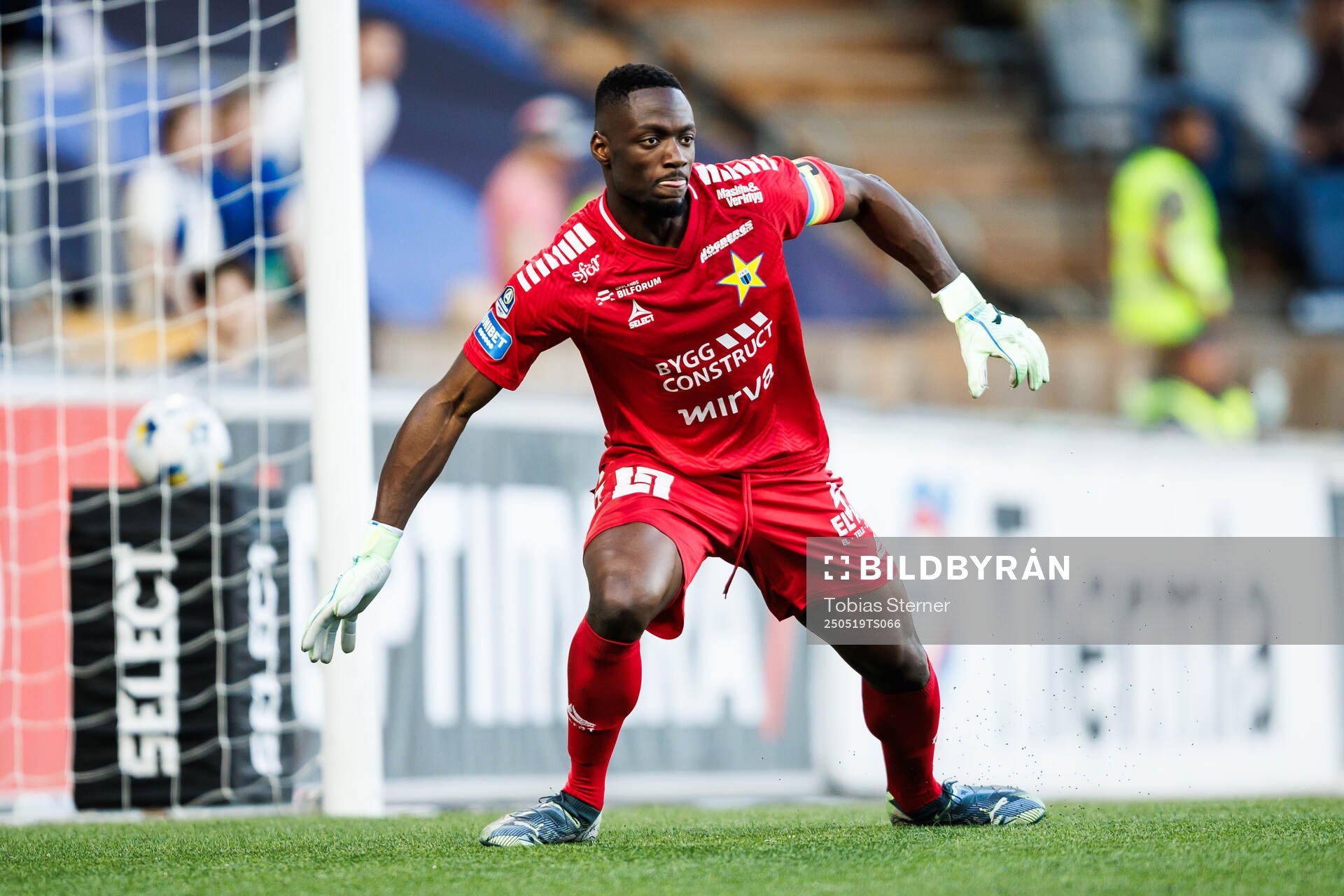 Sirius målvakt Ismael Diawara under fotbollsmatchen i Allsvenskan mellan Sirius och IFK Norrköping den 19 maj 2025 i Uppsala. 