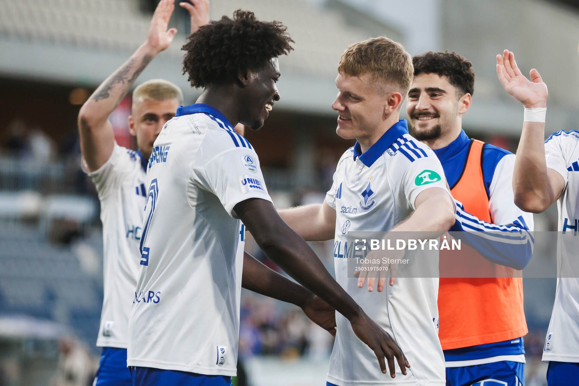 IFK Norrköpings Kojo Peprah Oppong och Sebastian Vinther Jørgensen jublar efter fotbollsmatchen i Allsvenskan mellan Sirius och IFK Norrköping den 19 maj 2025 i Uppsala.