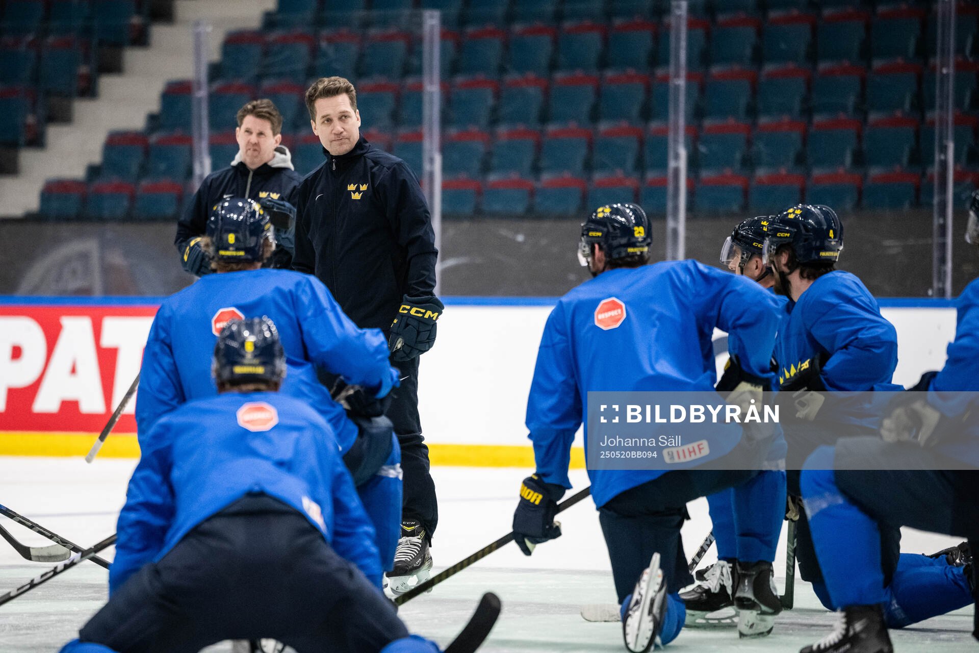 coach Sam Hallam of Sweden at a practice session
