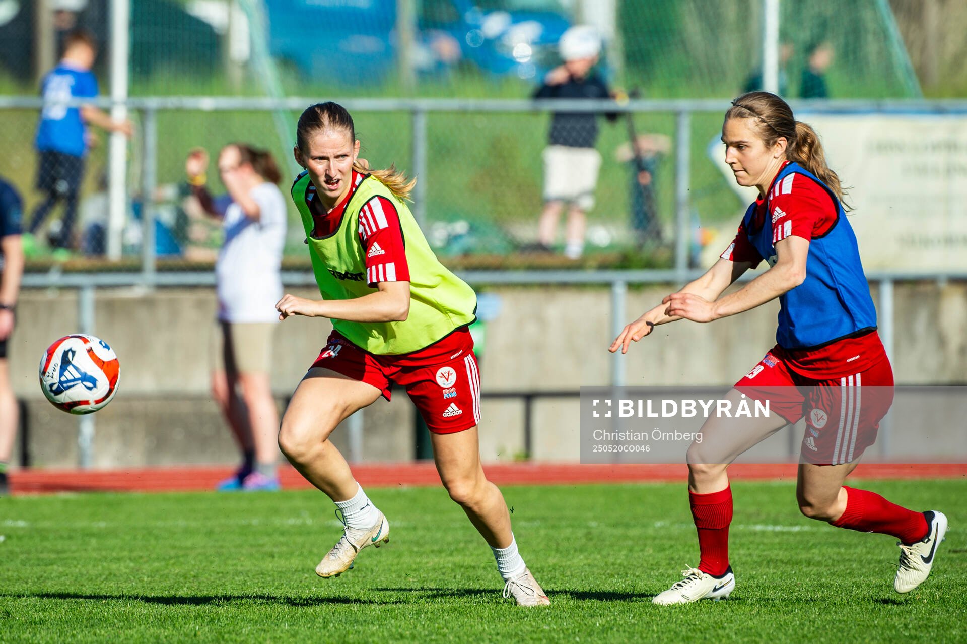 Tulda Jensinger och Evelina Pettersson