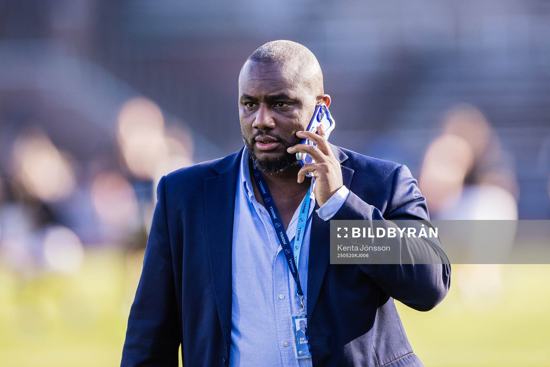 Djurgårdens sportchef Jean Balawo inför fotbollsmatchen i Damallsvenskan mellan Djurgården och AIK den 20 maj 2025 i Stockholm. 