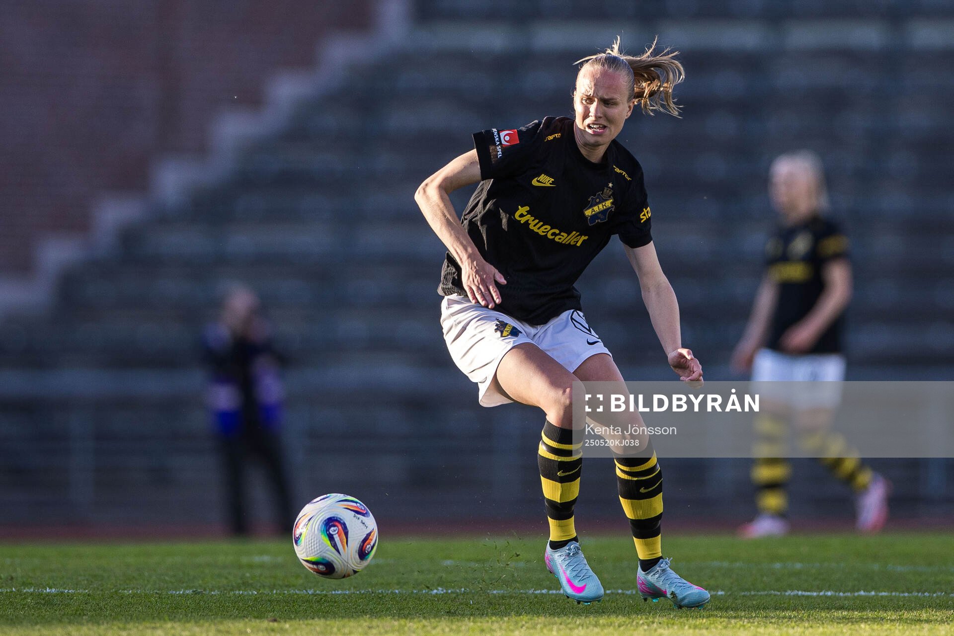 AIKs Matilda Plan under fotbollsmatchen i Damallsvenskan mellan Djurgården och AIK den 20 maj 2025 i Stockholm. 