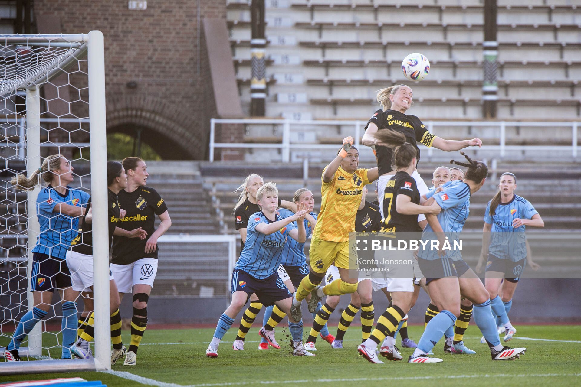 AIKs Jennie Nordin under fotbollsmatchen i Damallsvenskan mellan Djurgården och AIK den 20 maj 2025 i Stockholm. 