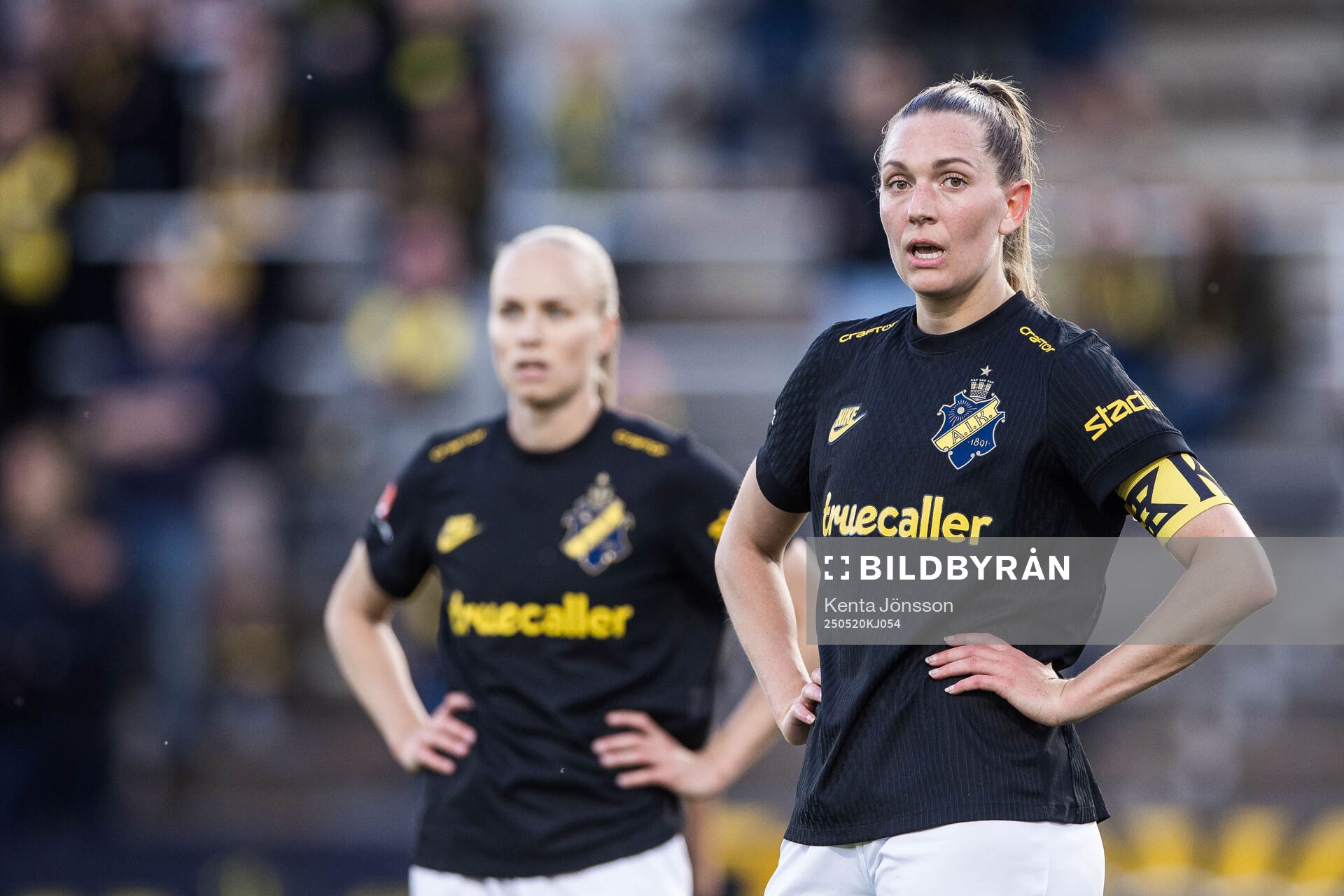 AIKs Jennie Nordin deppar under fotbollsmatchen i Damallsvenskan mellan Djurgården och AIK den 20 maj 2025 i Stockholm. 