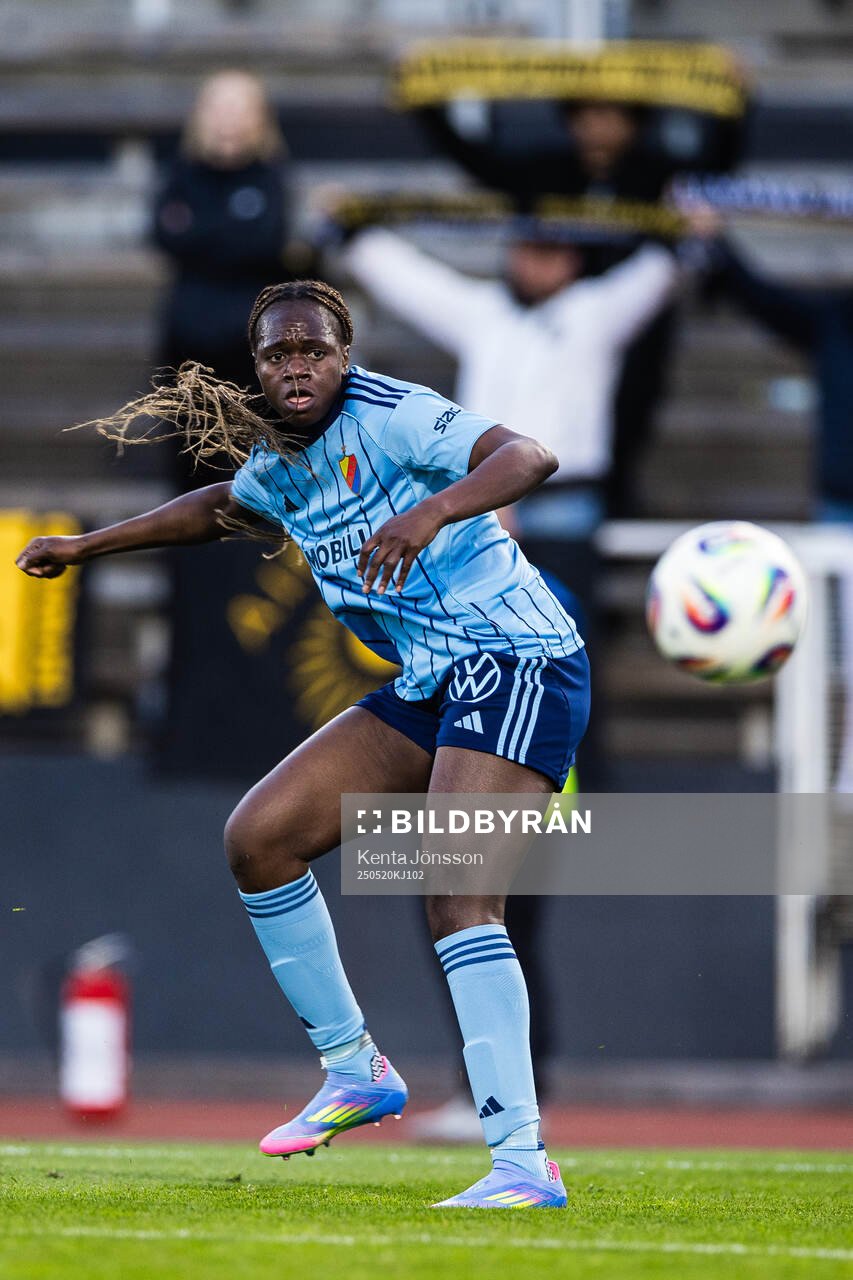 Djurgårdens Flavine Mawete Musolo under fotbollsmatchen i Damallsvenskan mellan Djurgården och AIK den 20 maj 2025 i Stockholm. 