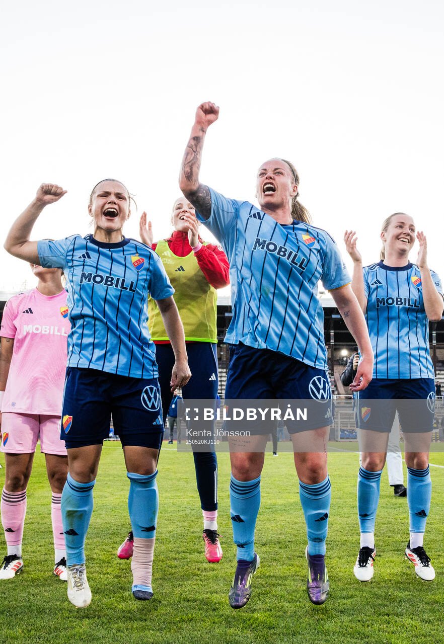Djurgårdens Alexsandra Lobanova och Therese Åsland jublar efter fotbollsmatchen i Damallsvenskan mellan Djurgården och AIK den 20 maj 2025 i Stockholm.