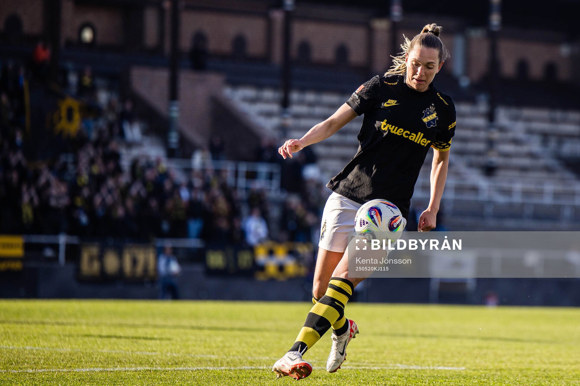 AIKs Jennie Nordin under fotbollsmatchen i Damallsvenskan mellan Djurgården och AIK den 20 maj 2025 i Stockholm. 