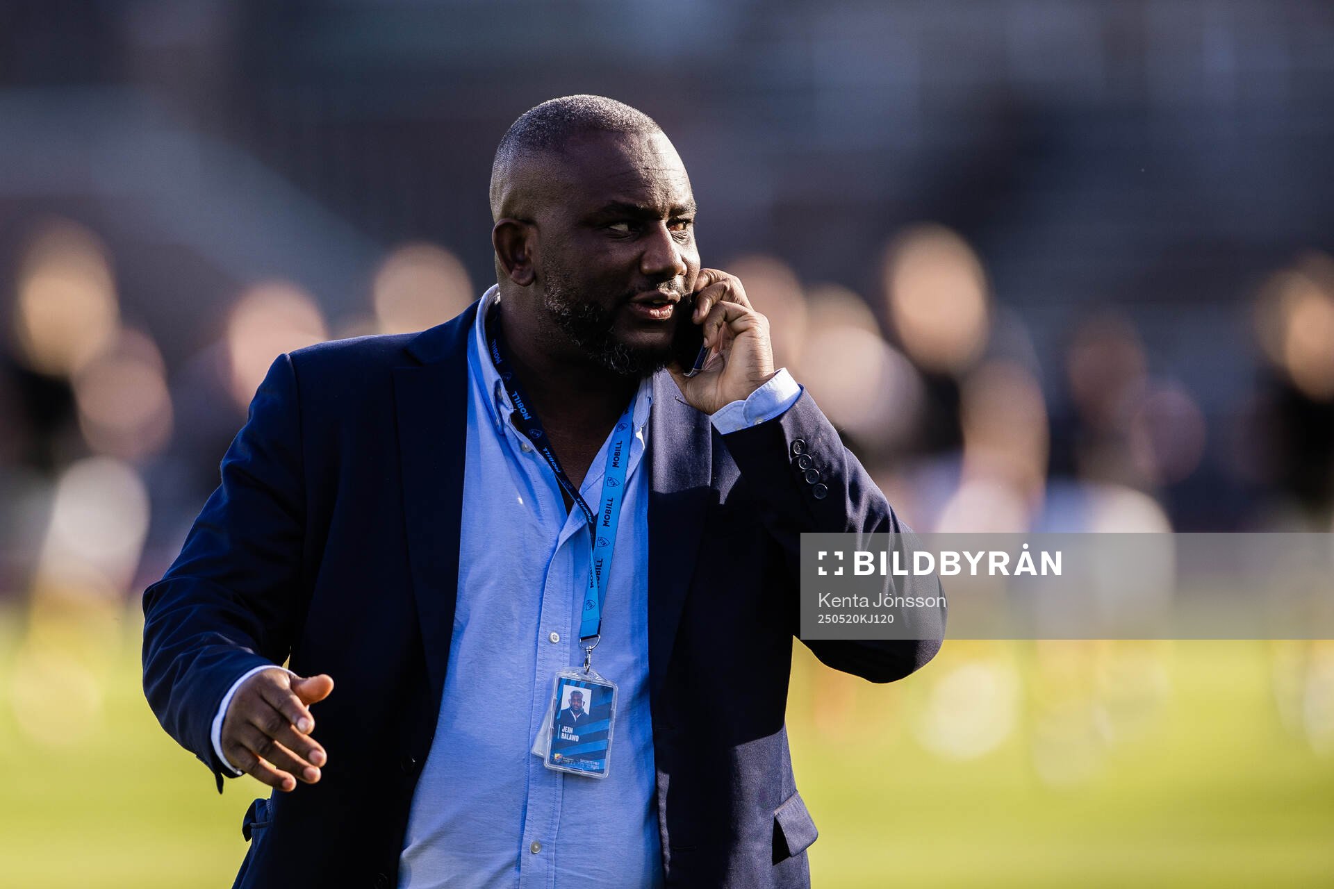 Djurgårdens sportchef Jean Balawo inför fotbollsmatchen i Damallsvenskan mellan Djurgården och AIK den 20 maj 2025 i Stockholm. 