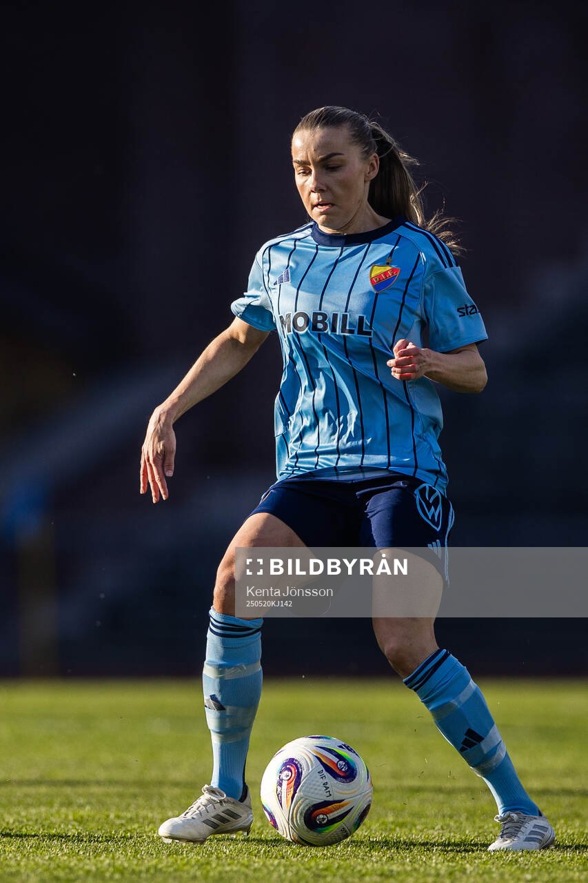 Djurgårdens Ebba Hed under fotbollsmatchen i Damallsvenskan mellan Djurgården och AIK den 20 maj 2025 i Stockholm. 