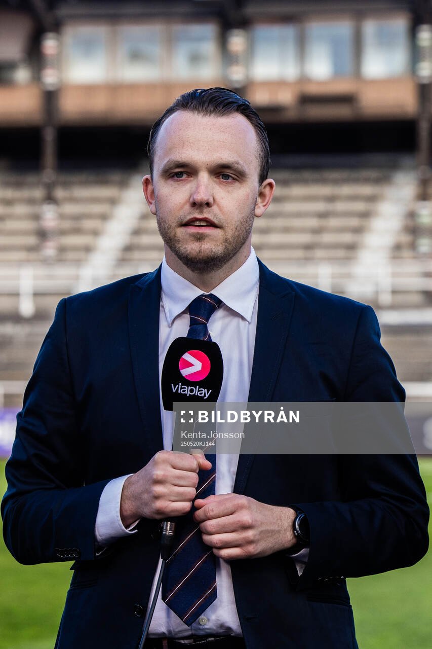Viaplays kommentator Gustav Karlsson