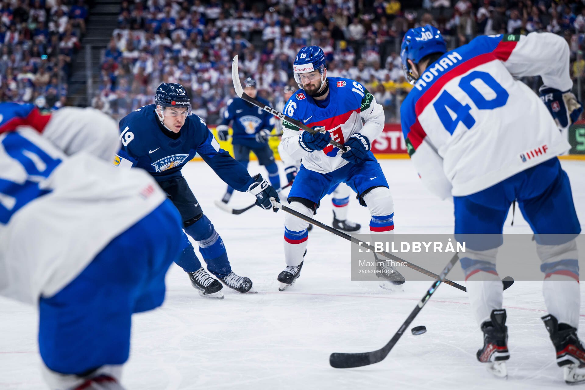 Waltteri Merelä of Finland and Robert Lantosi of Slovakia