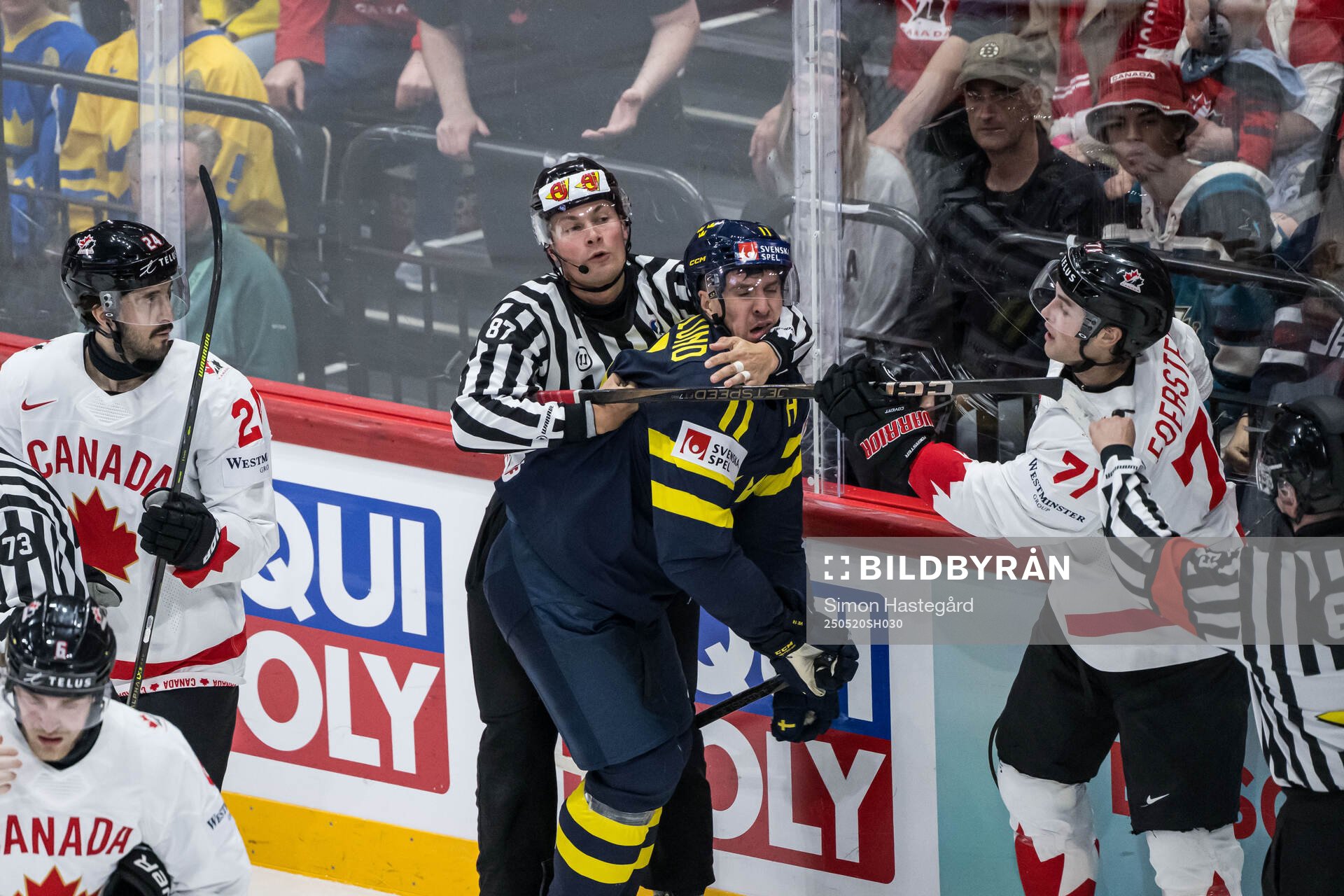 Mikael Backlund of Sweden and Tyson Foerster of Canada