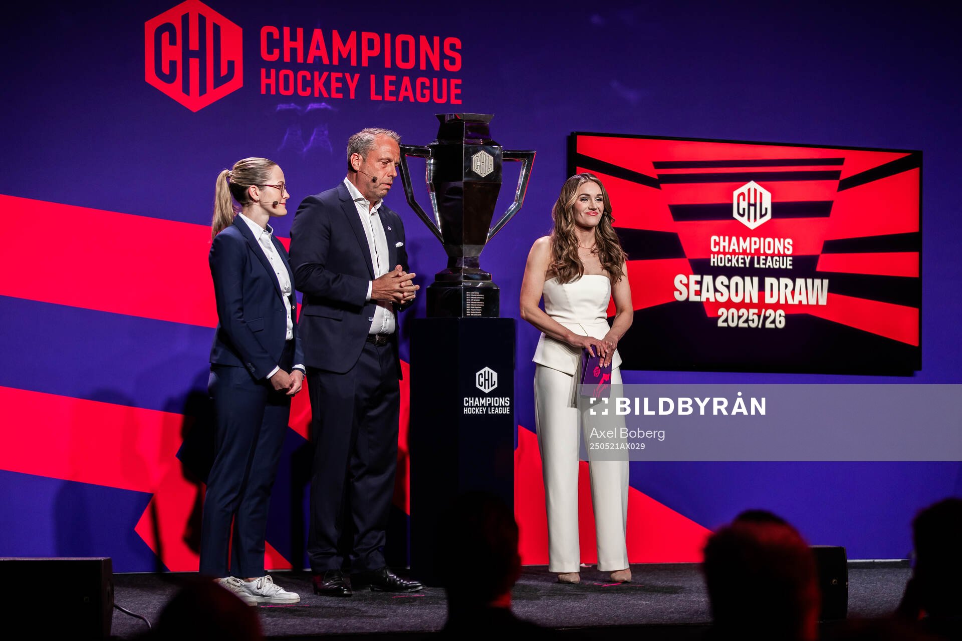 Monika Reinhard and president Jörgen Lindgren of the CHL