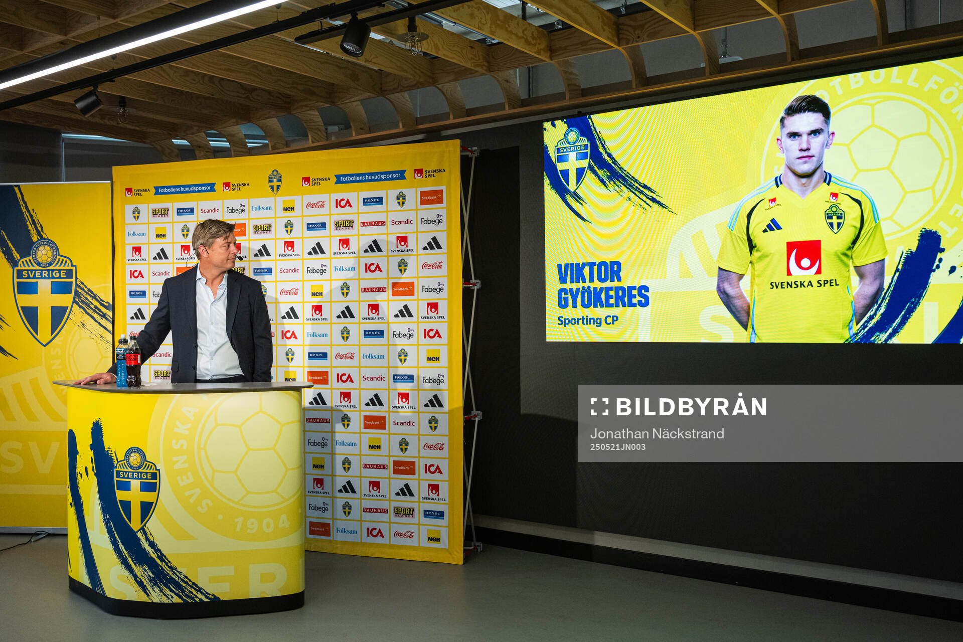Jon Dahl Tomasson, head coach of the Swedish men's national football team during a press conference on May 21, 2025 in Stockholm. 