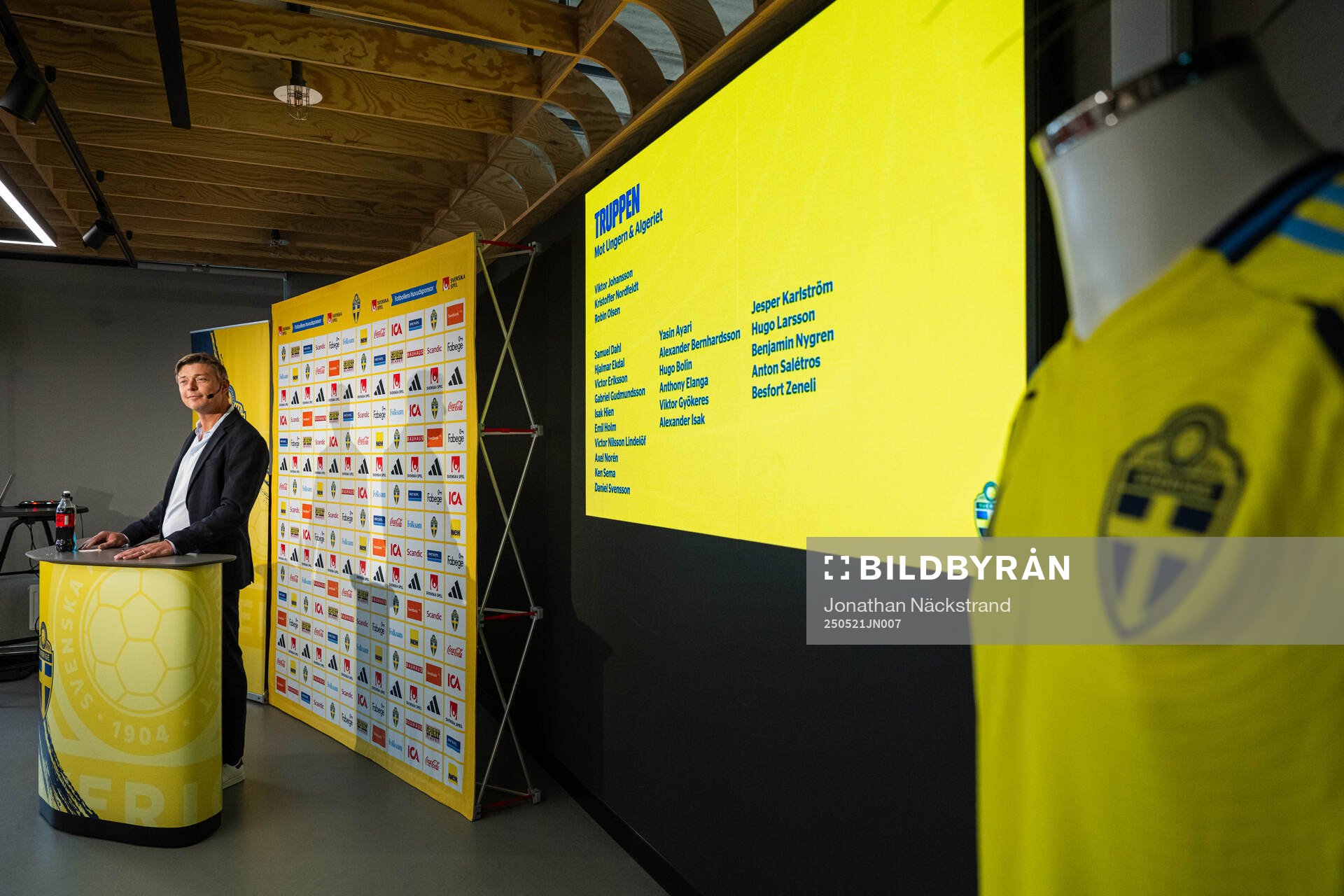 Jon Dahl Tomasson, head coach of the Swedish men's national football team during a press conference on May 21, 2025 in Stockholm. 