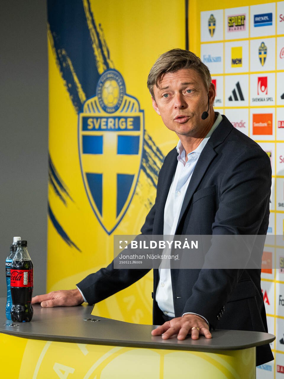 Jon Dahl Tomasson, head coach of the Swedish men's national football team during a press conference on May 21, 2025 in Stockholm. 
