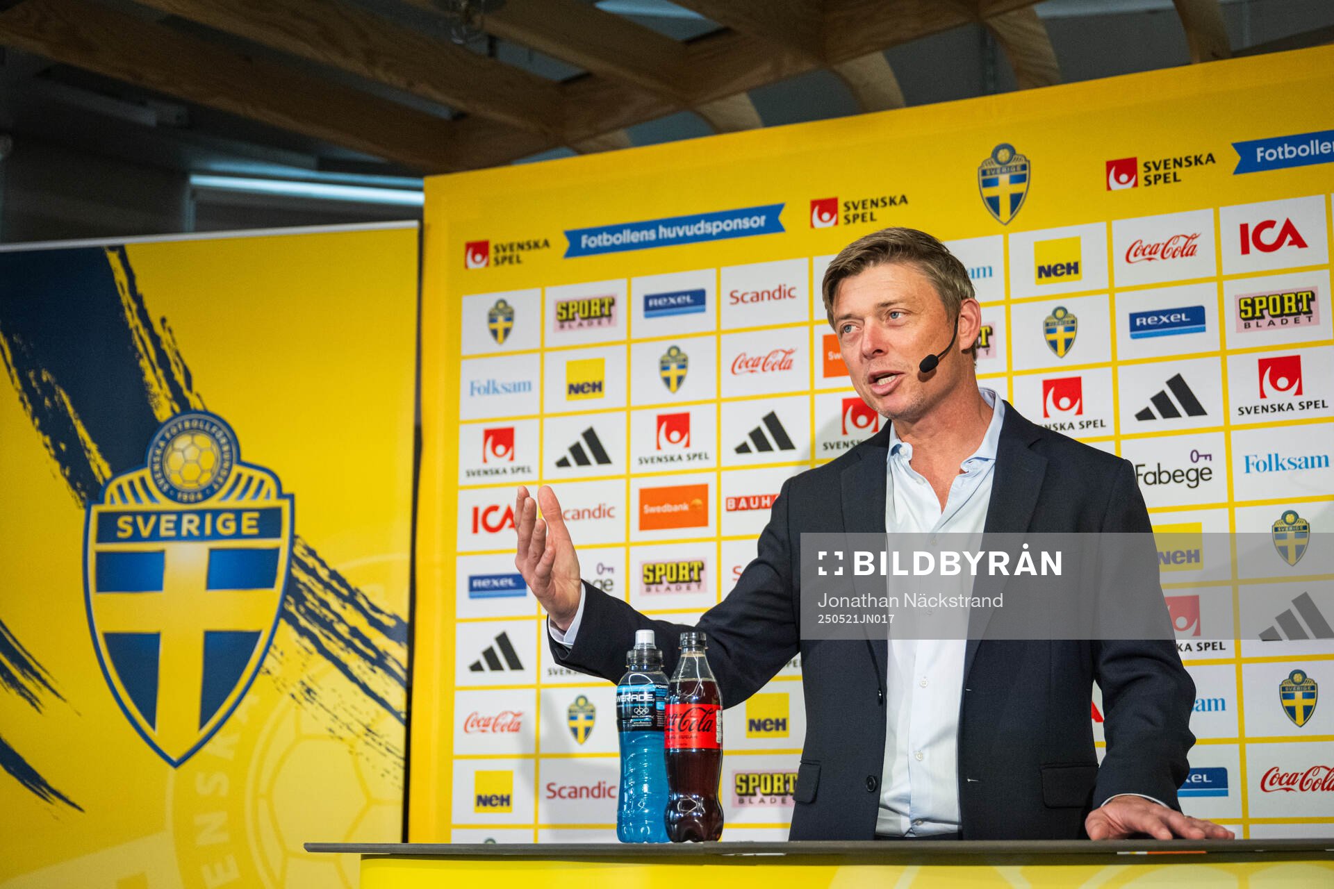 Jon Dahl Tomasson, head coach of the Swedish men's national football team during a press conference on May 21, 2025 in Stockholm. 
