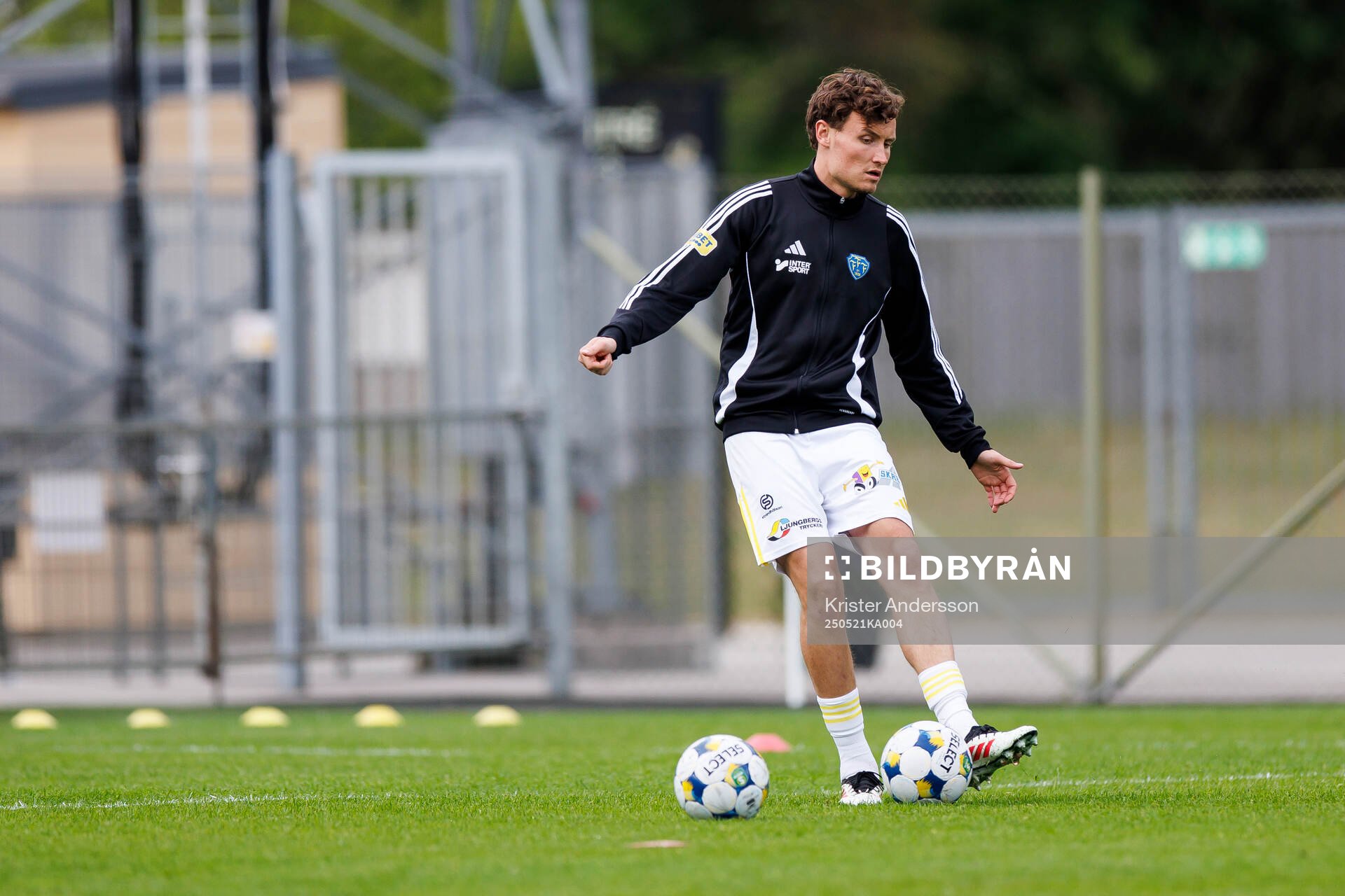 Falkenbergs Alexander Salo inför fotbollsmatchen i Superettan mellan Falkenberg och Trelleborg den 21 maj 2025 i Falkenberg. 
