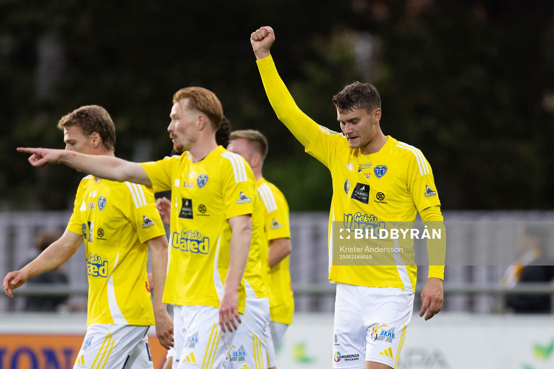 Falkenbergs Albin Andersson jublar efter 2-0 under fotbollsmatchen i Superettan mellan Falkenberg och Trelleborg den 21 maj 2025 i Falkenberg.