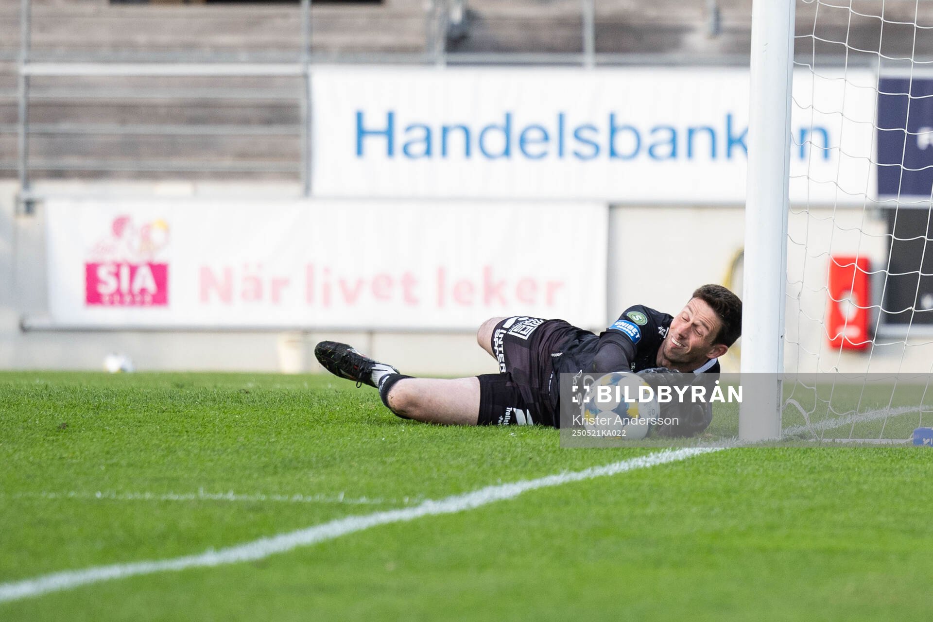 Trelleborgs målvakt Andreas Larsen under fotbollsmatchen i Superettan mellan Falkenberg och Trelleborg den 21 maj 2025 i Falkenberg.