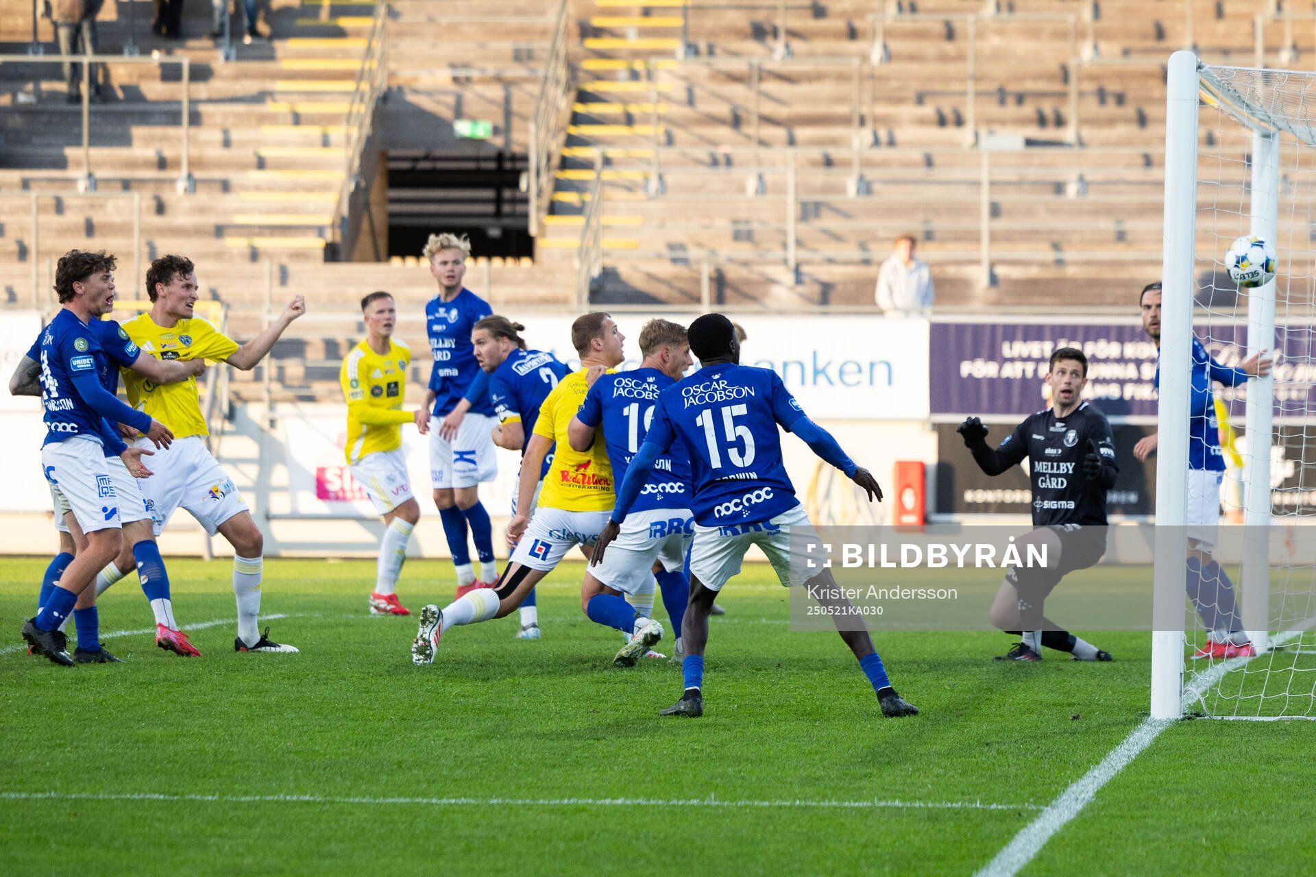 Falkenbergs Noel Hansson gör 4-0 under fotbollsmatchen i Superettan mellan Falkenberg och Trelleborg den 21 maj 2025 i Falkenberg. 