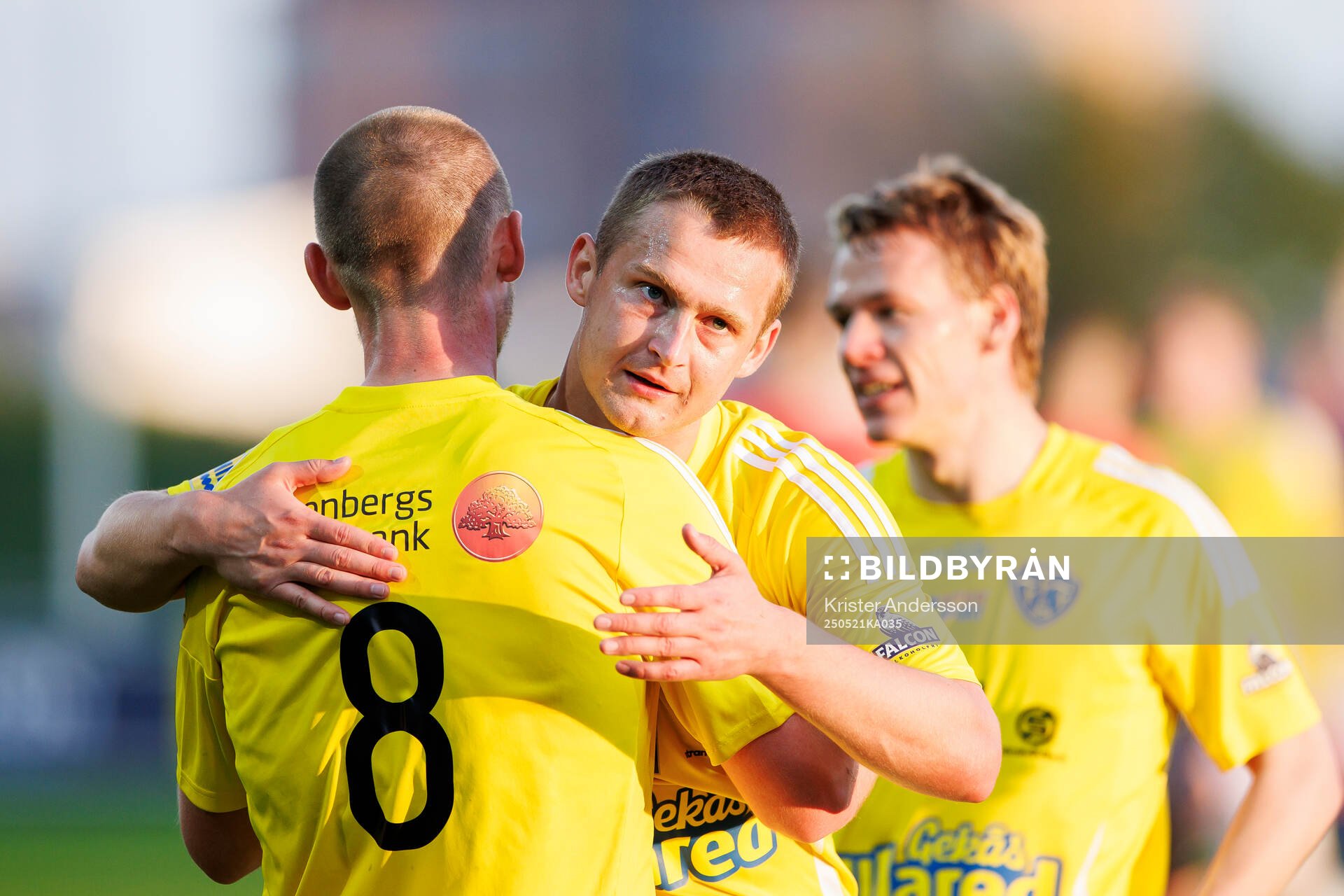 Falkenbergs Noel Hansson jublar efter fotbollsmatchen i Superettan mellan Falkenberg och Trelleborg den 21 maj 2025 i Falkenberg. 