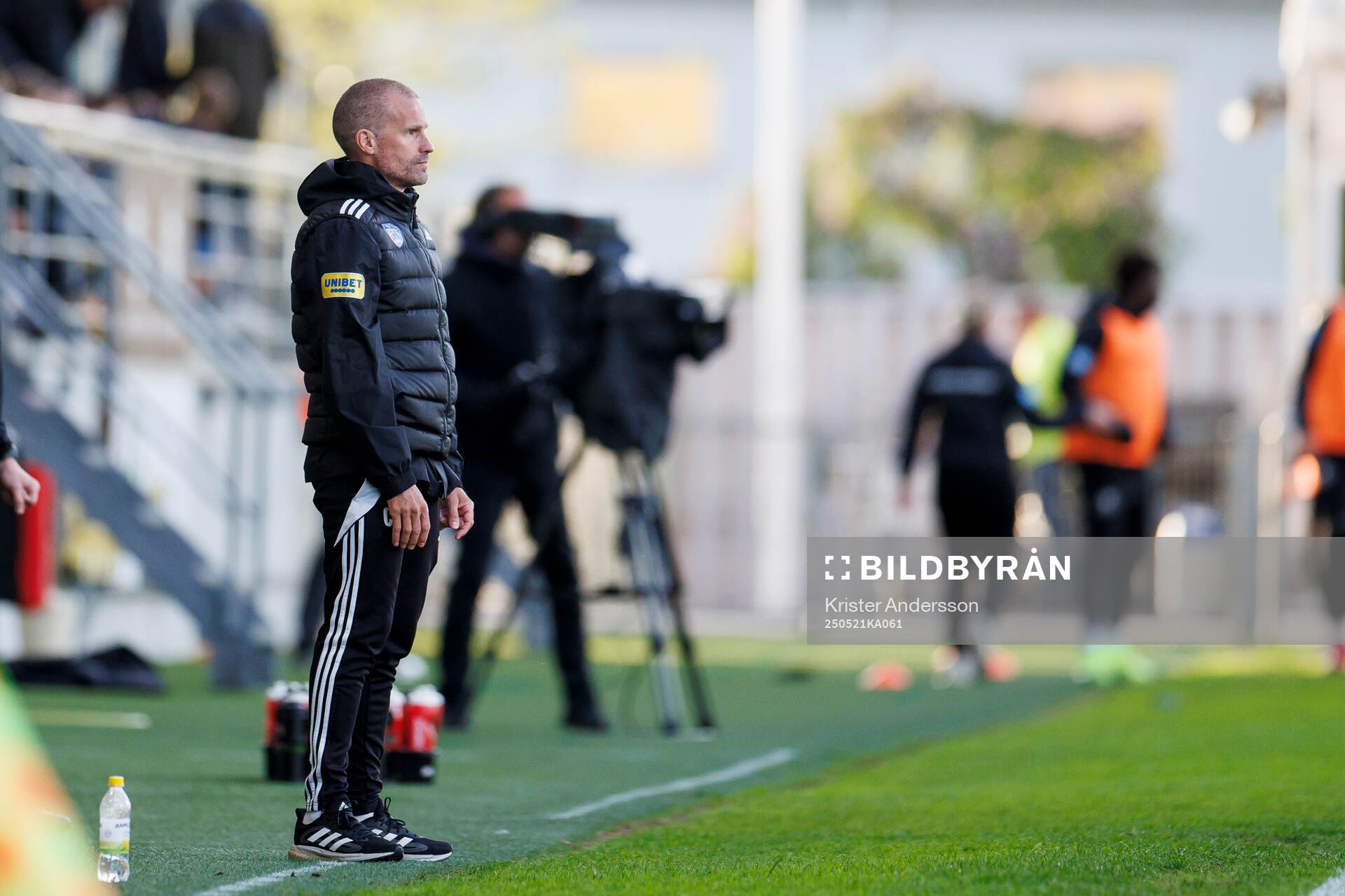 Falkenbergs tränare Christoffer Andersson under fotbollsmatchen i Superettan mellan Falkenberg och Trelleborg den 21 maj 2025 i Falkenberg.