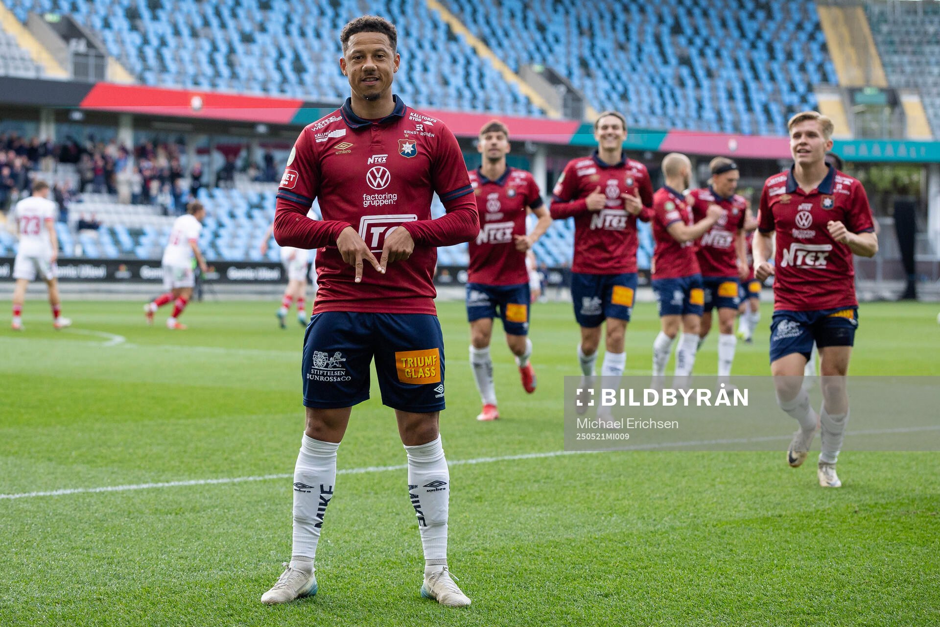 Örgrytes Tobias Sana jublar efter 1-0 under fotbollsmatchen i Superettan mellan Örgryte och Sandvikens IF den 21 maj 2025 i Göteborg.