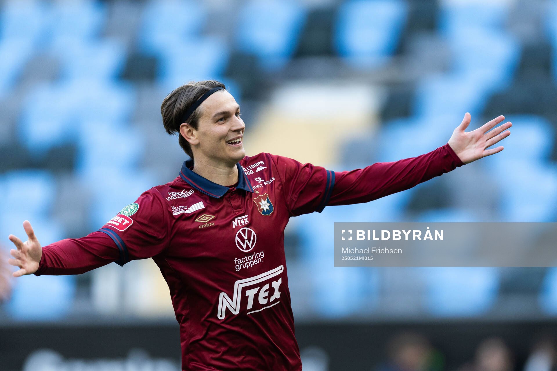 Örgrytes Noah Christoffersson jublar efter 3-0 under fotbollsmatchen i Superettan mellan Örgryte och Sandvikens IF den 21 maj 2025 i Göteborg.