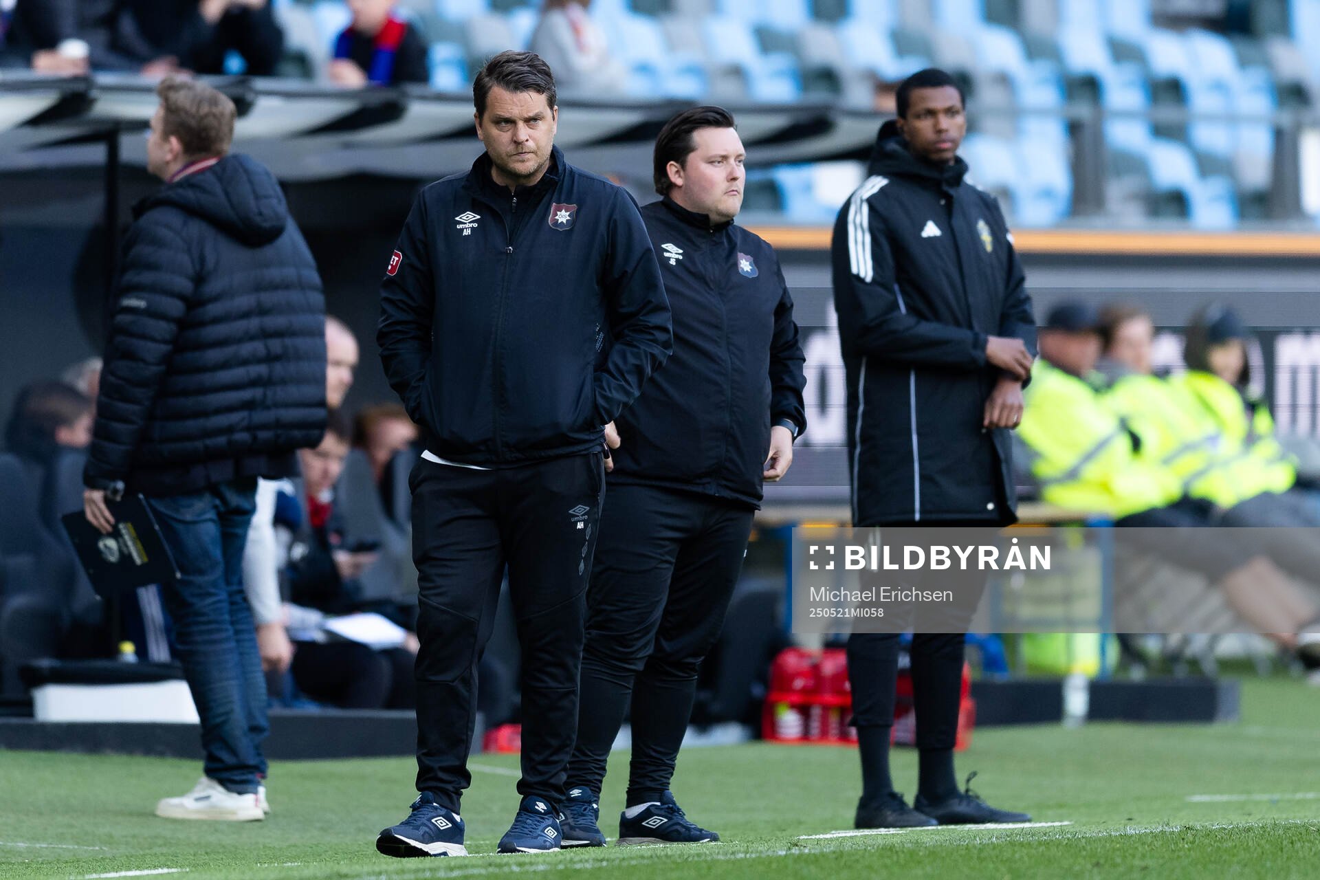 Örgrytes tränare Andreas Holmberg under fotbollsmatchen i Superettan mellan Örgryte och Sandvikens IF den 21 maj 2025 i Göteborg. 
