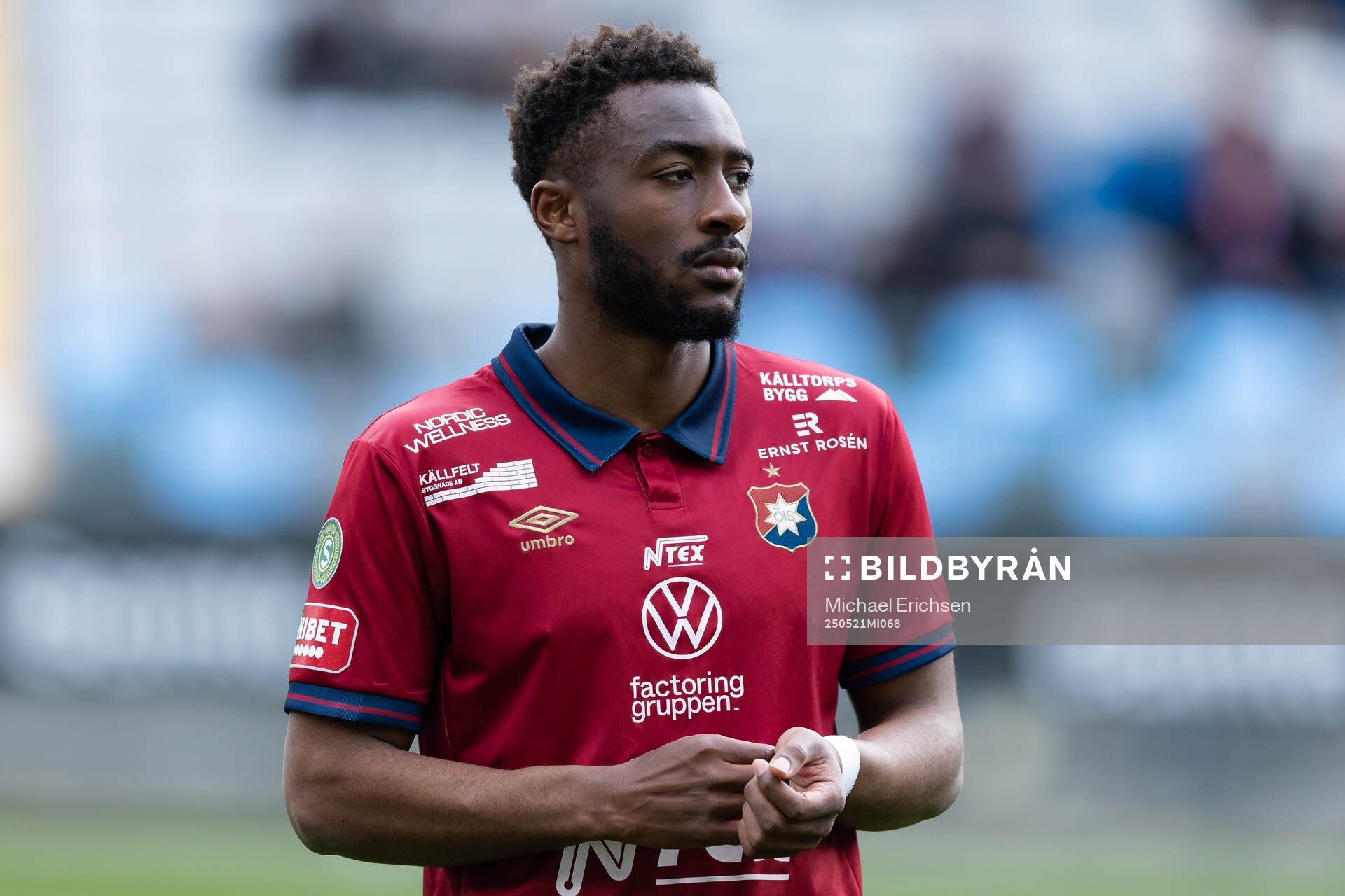 Örgrytes Haladj-Madiou Keita på line up inför fotbollsmatchen i Superettan mellan Örgryte och Sandvikens IF den 21 maj 2025 i Göteborg.