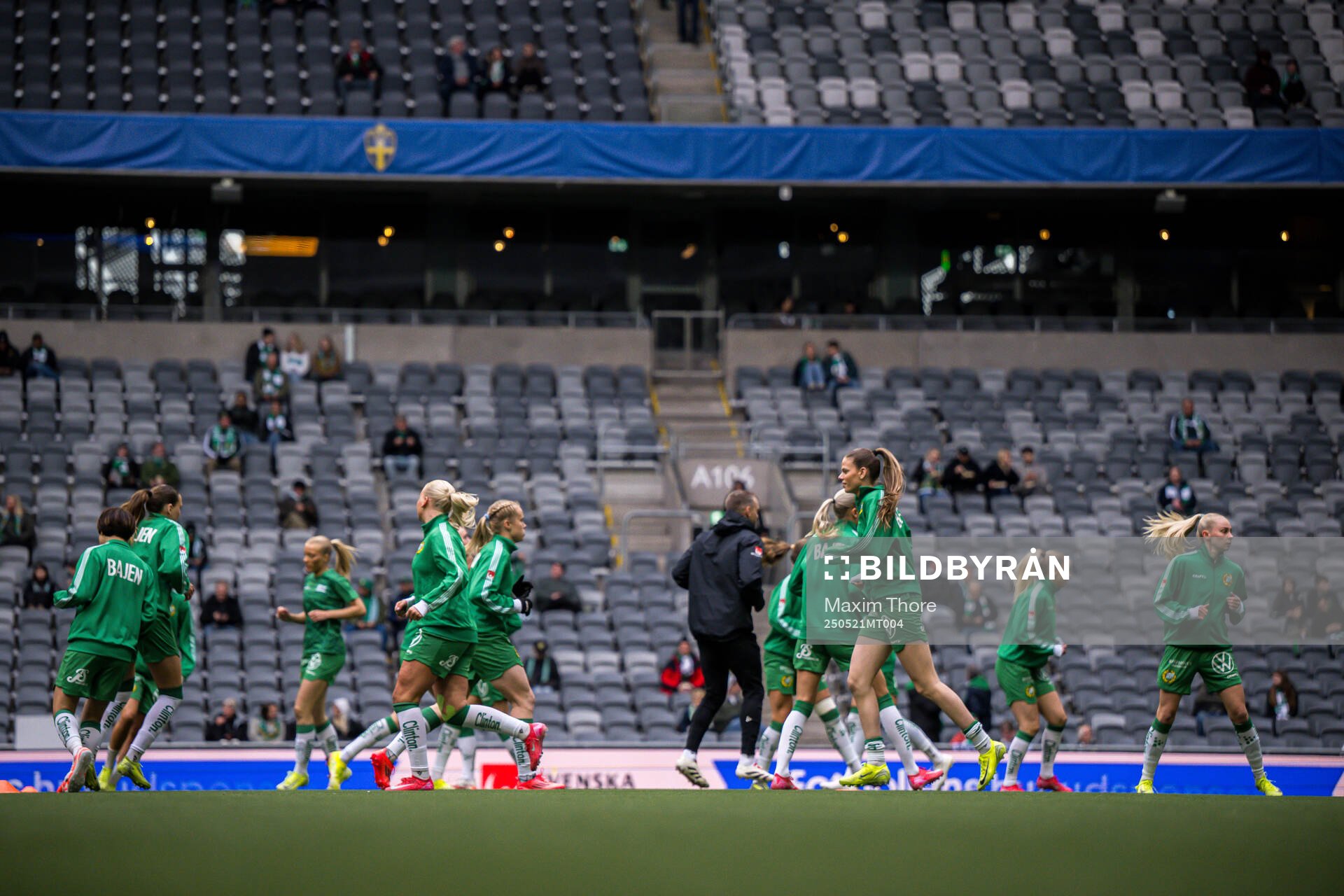 Hammarbys spelare värmer upp inför finalen i Svenska Cupen mellan Hammarby och IFK Norrköping den 21 maj 2025 i Stockholm.