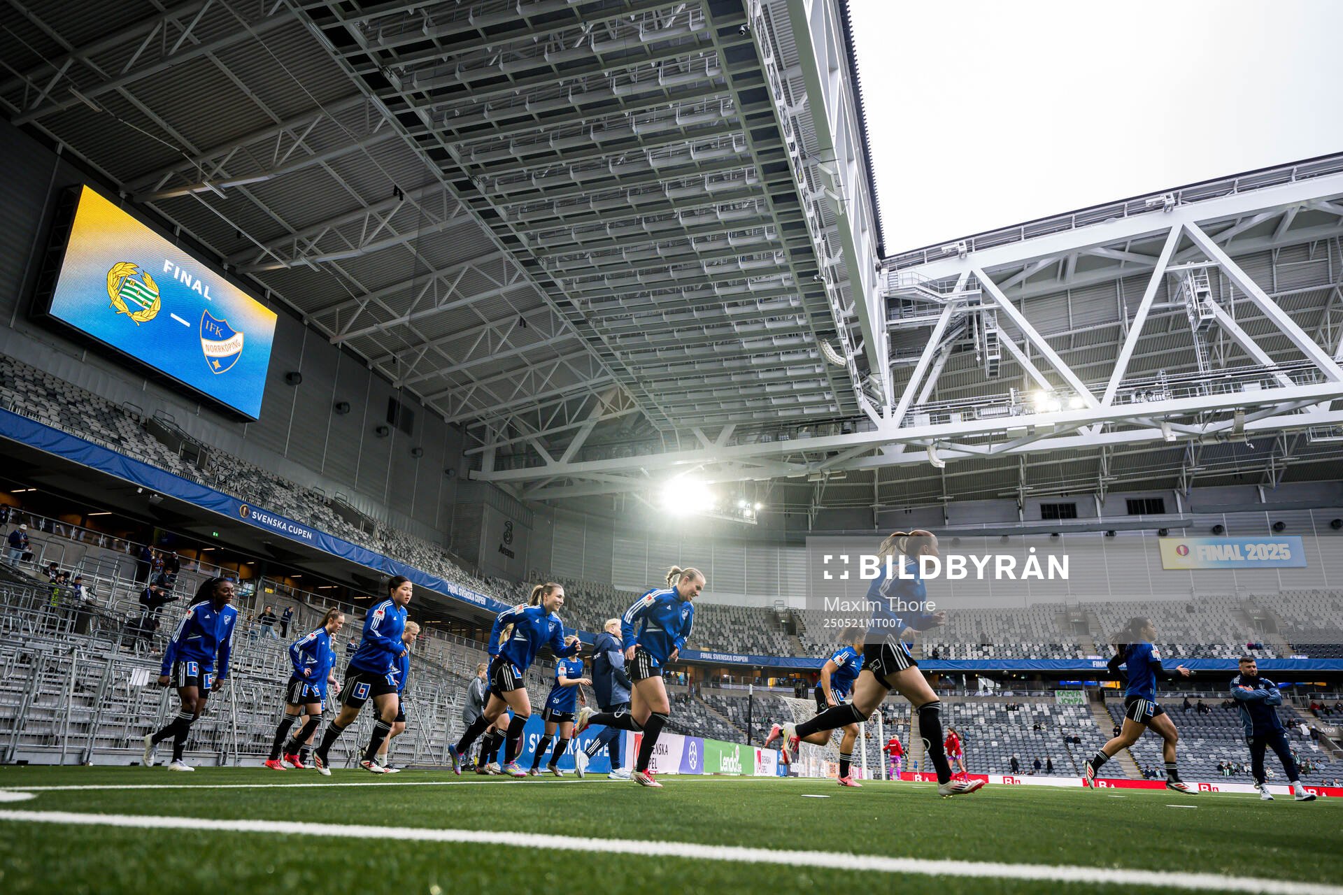 IFK Norrköpings spelare värmer upp inför finalen i Svenska Cupen mellan Hammarby och IFK Norrköping den 21 maj 2025 i Stockholm.