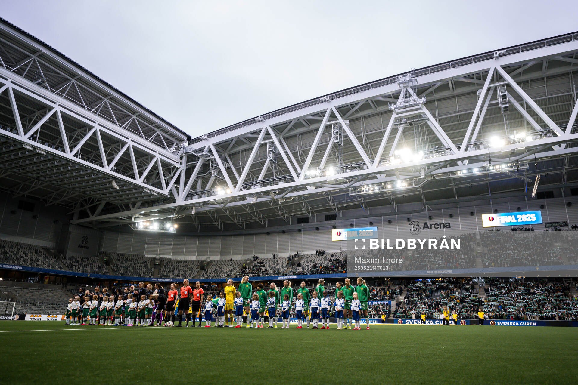 IFK Norrköpings och Hammarbys spelare inför finalen i Svenska Cupen mellan Hammarby och IFK Norrköping den 21 maj 2025 i Stockholm.