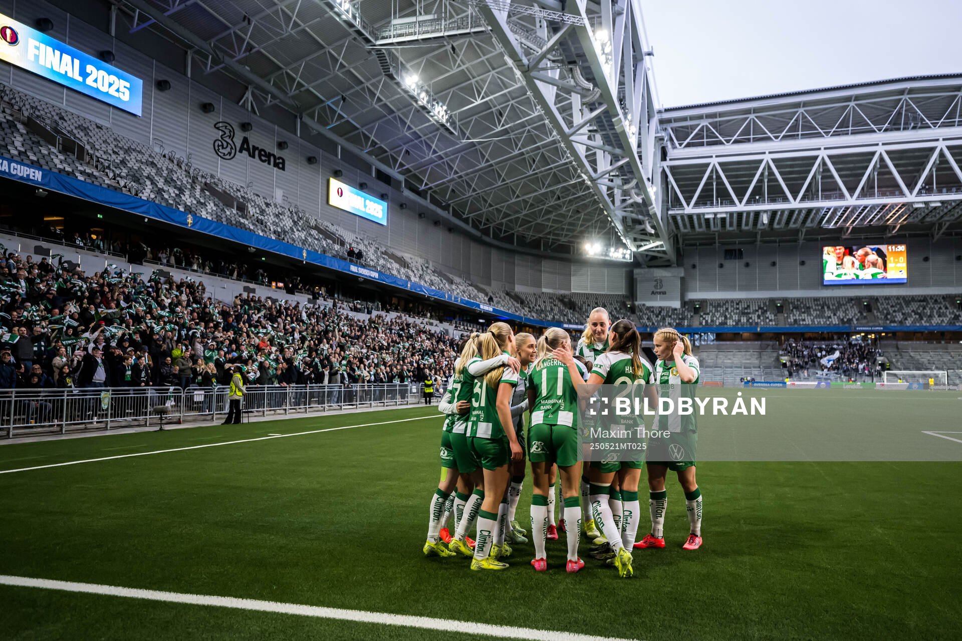 Hammarbys Ellen Wangerheim jublar med lagkamrater efter 1-0 under finalen i Svenska Cupen mellan Hammarby och IFK Norrköping den 21 maj 2025 i Stockholm.