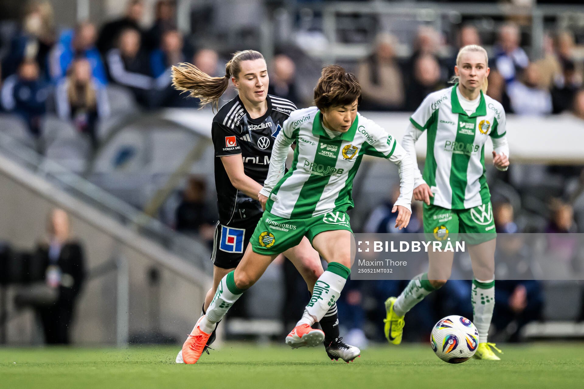 IFK Norrköpings Carrie Jones och Hammarbys Asato Miyagawa under finalen i Svenska Cupen mellan Hammarby och IFK Norrköping den 21 maj 2025 i Stockholm.
