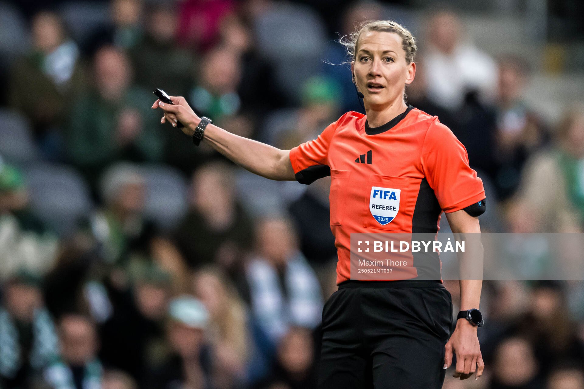 Domare Tess Olofsson under finalen i Svenska Cupen mellan Hammarby och IFK Norrköping den 21 maj 2025 i Stockholm. 